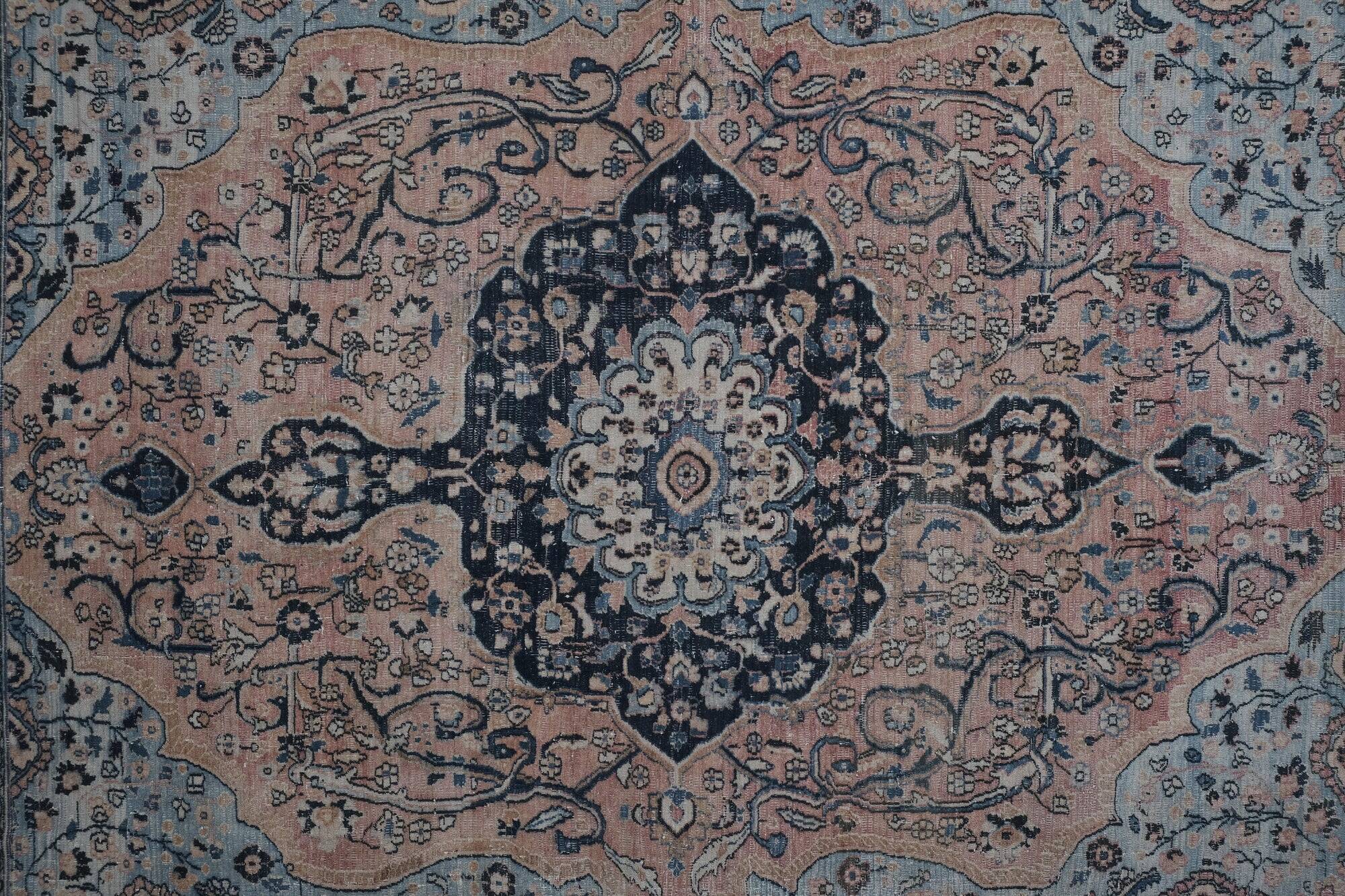 Vintage handmade Turkish rug 290x375 cm