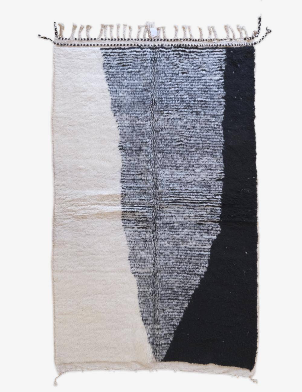Black and White Rug - 255 x 157 cm
