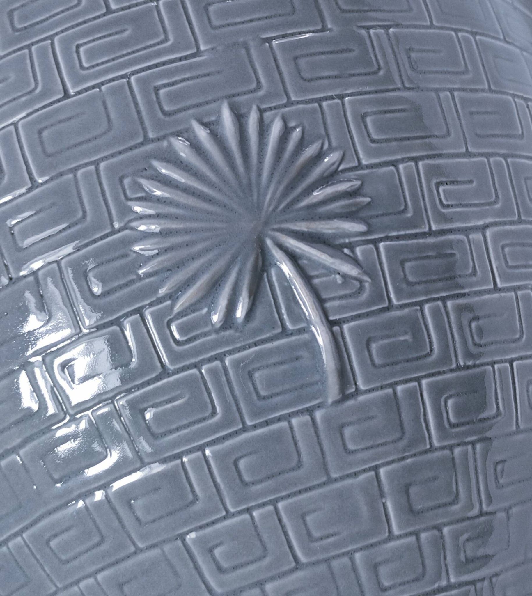 ceramic lamp in the shape of an XL pot, palm leaf decor, 80s