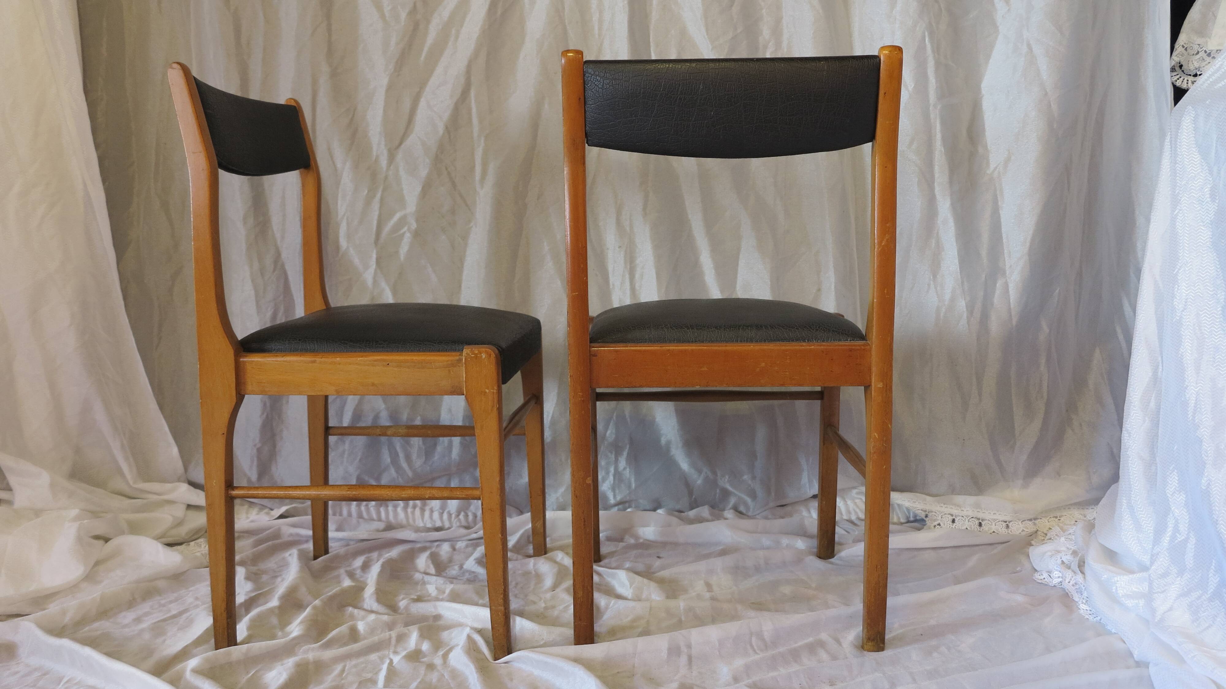 Set of 4 Scandinavian chairs in black faux leather