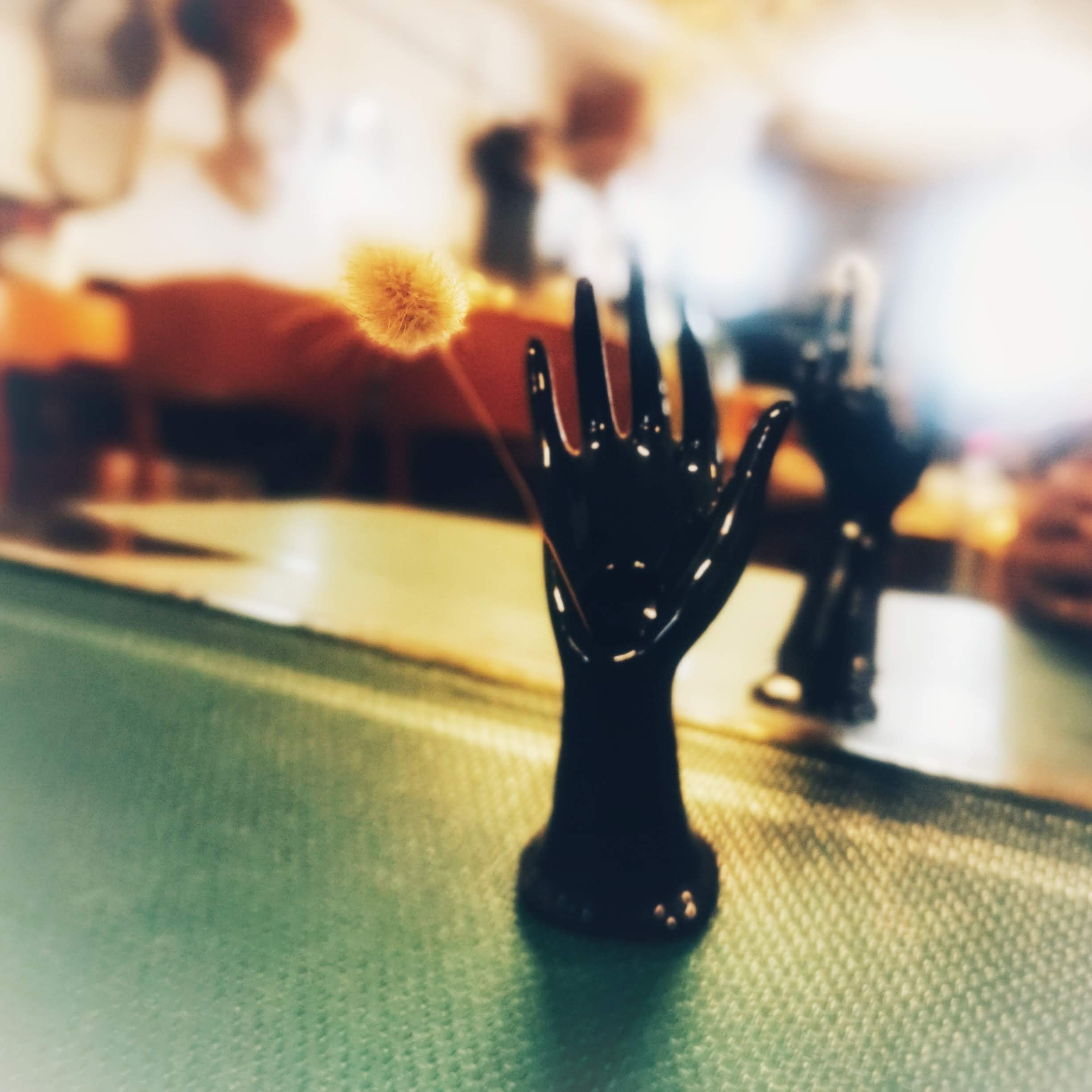 Hand baguier soliflore