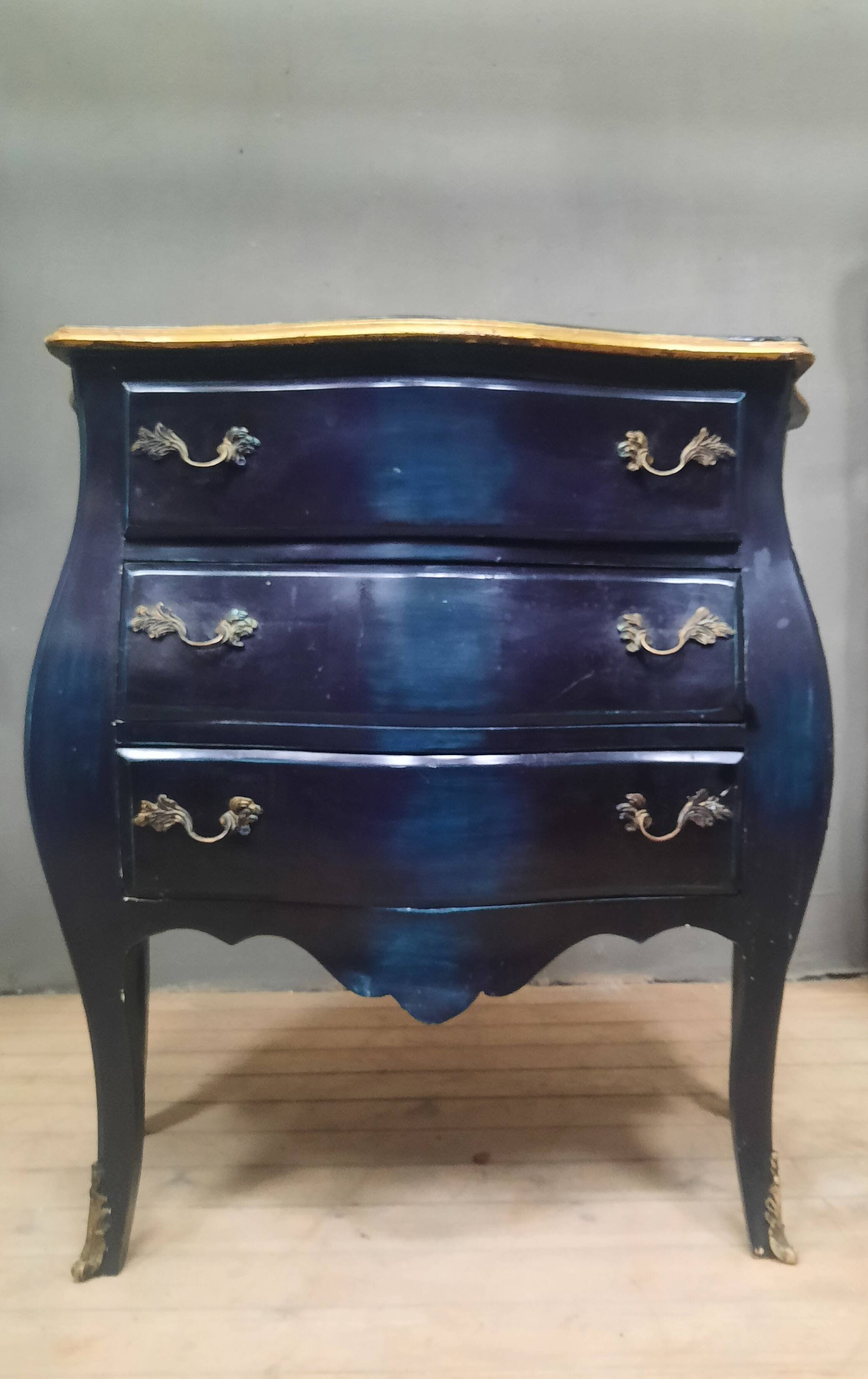 Commode de style Louis XV  laquée  bleu/noir