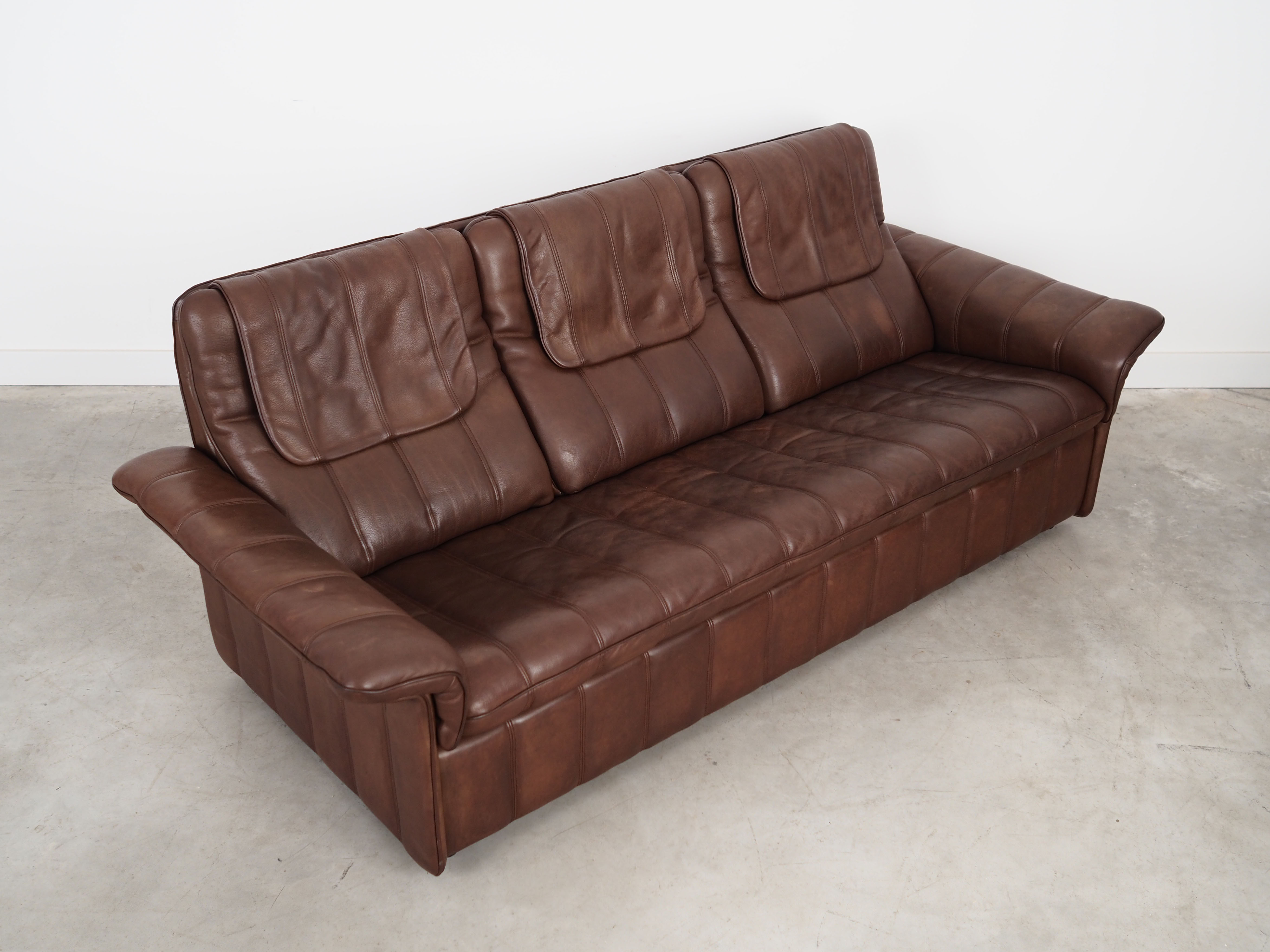 Canapé en cuir marron, design suisse, années 1970, fabrication: De Sede