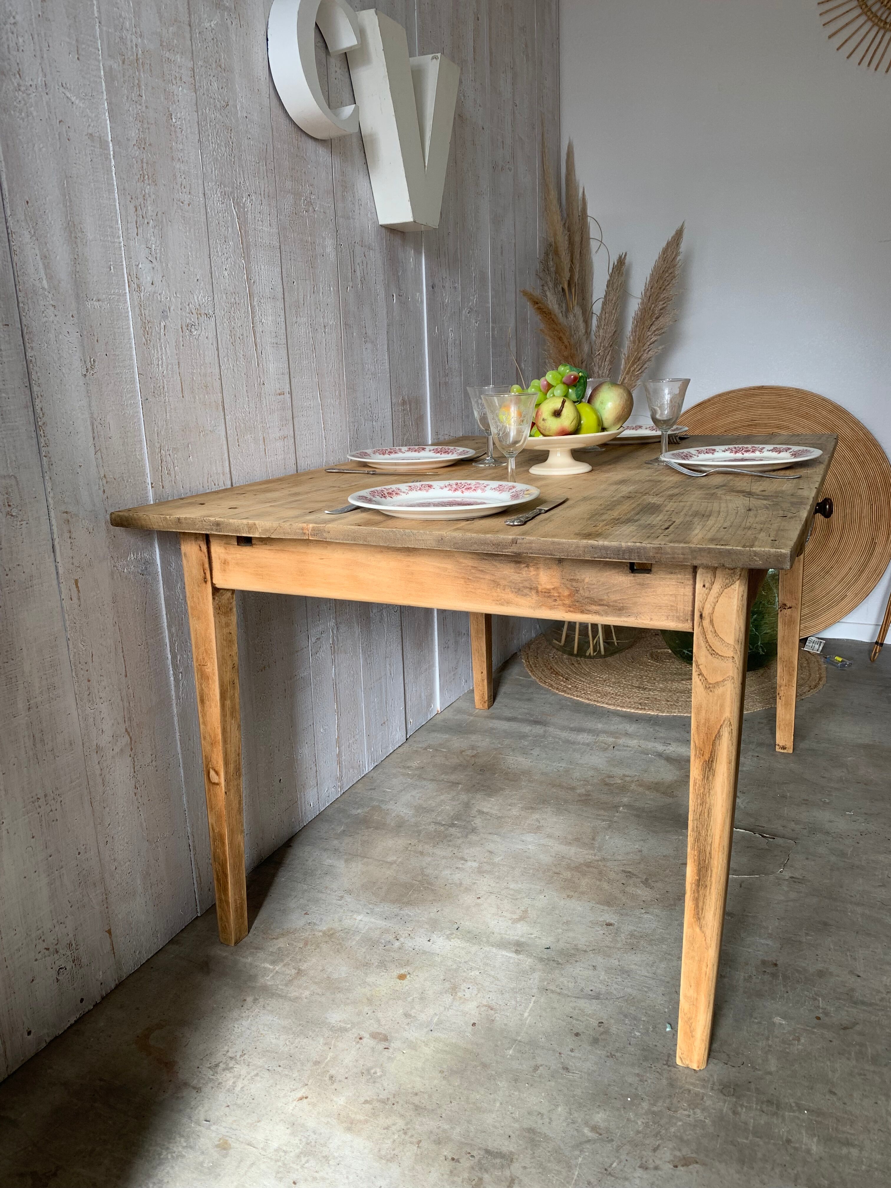 Farm table