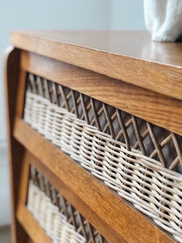 Commode vintage avec rotin