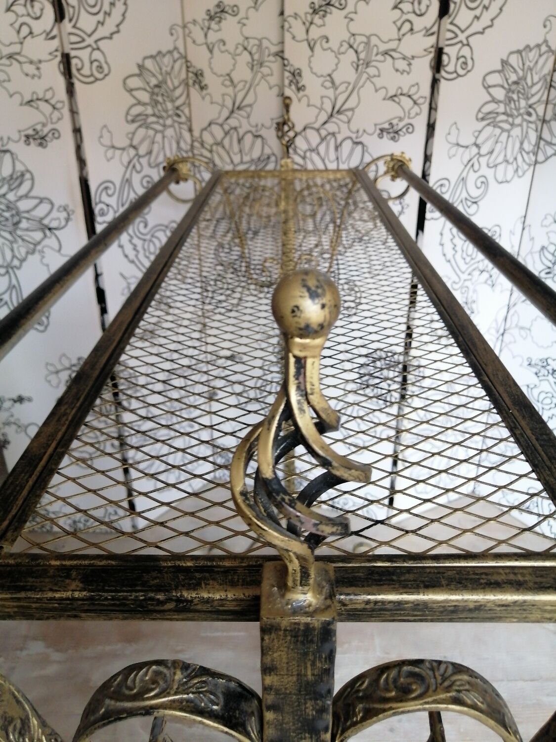 Clothes hanger in metal