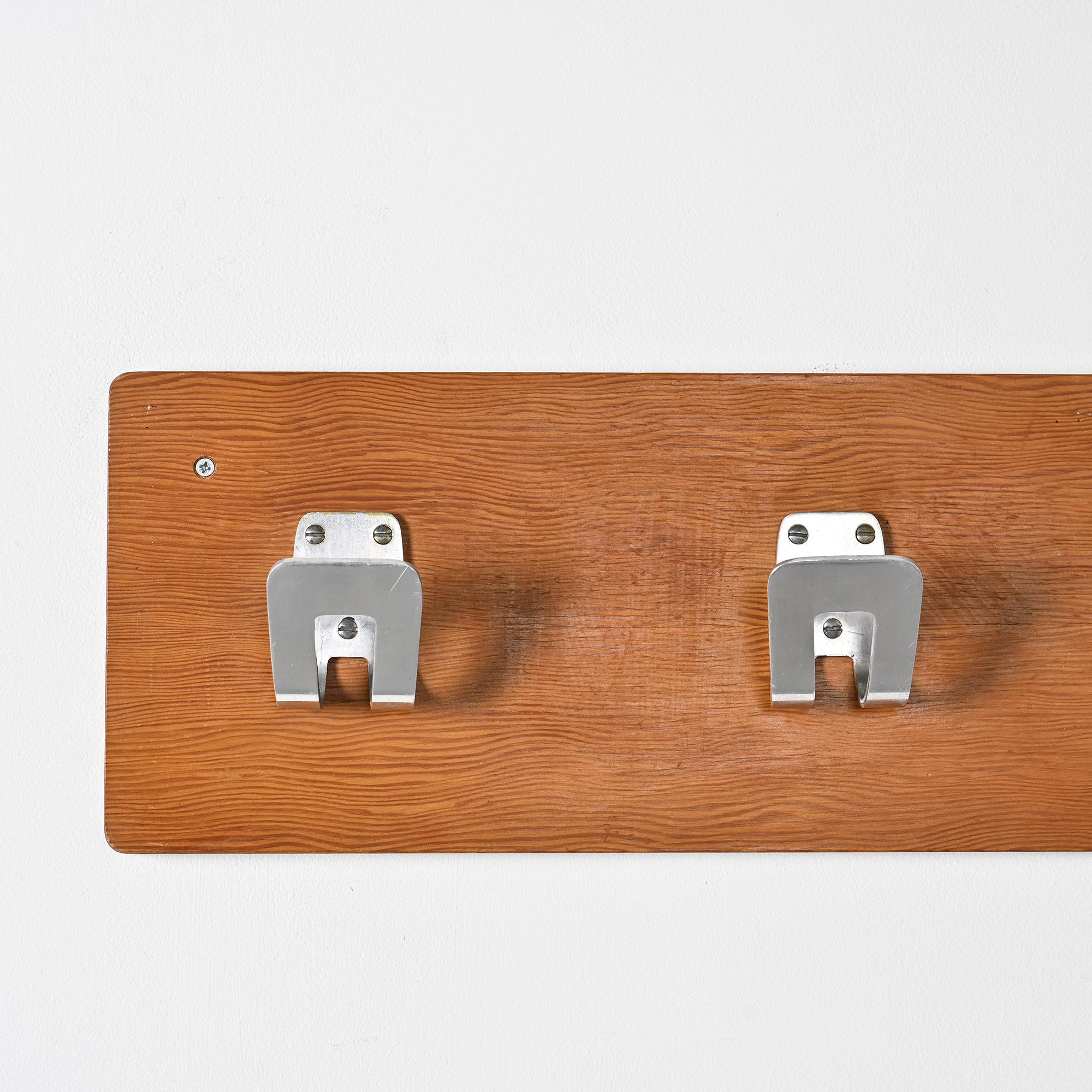 Pierre Guariche: Coat rack for La Plagne, around 1968