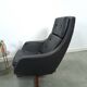 Fauteuil pivotant en similicuir noir provenant de Suède