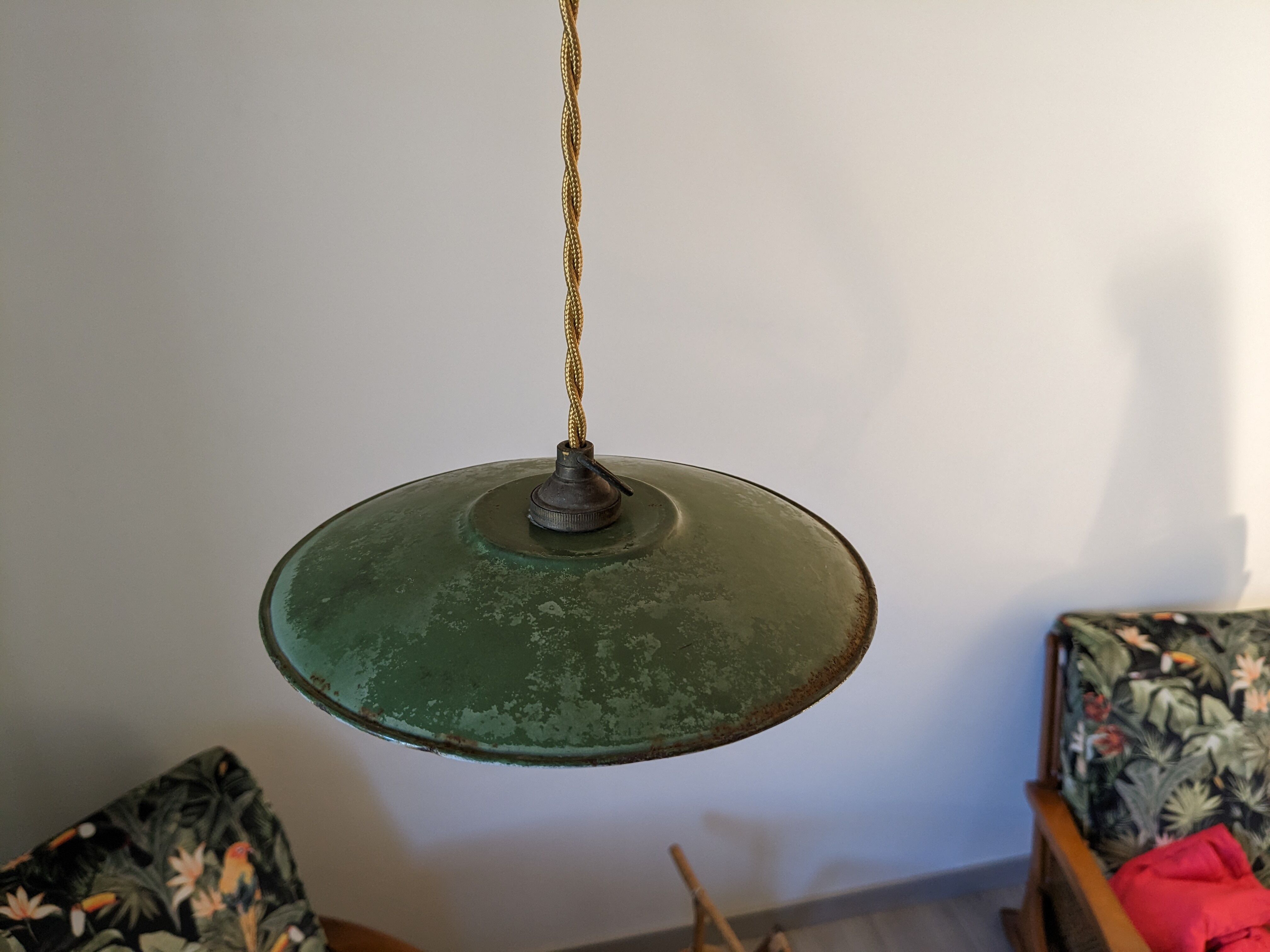 Industrial hanging lamp in green enamelled sheet metal