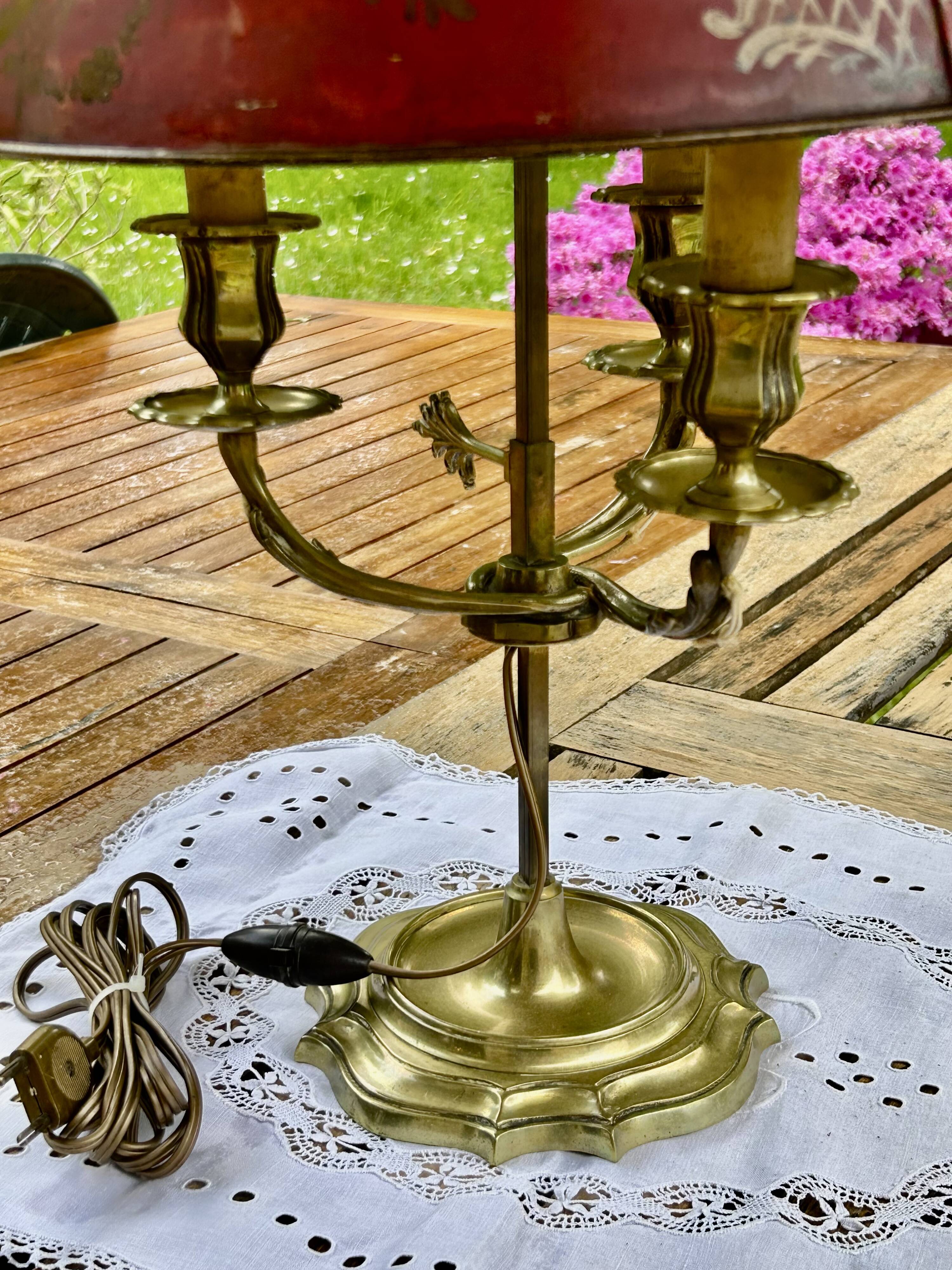 Bronze-gilt bouillotte lamp XIXth century with a tin shade featuring Japonese decoration.