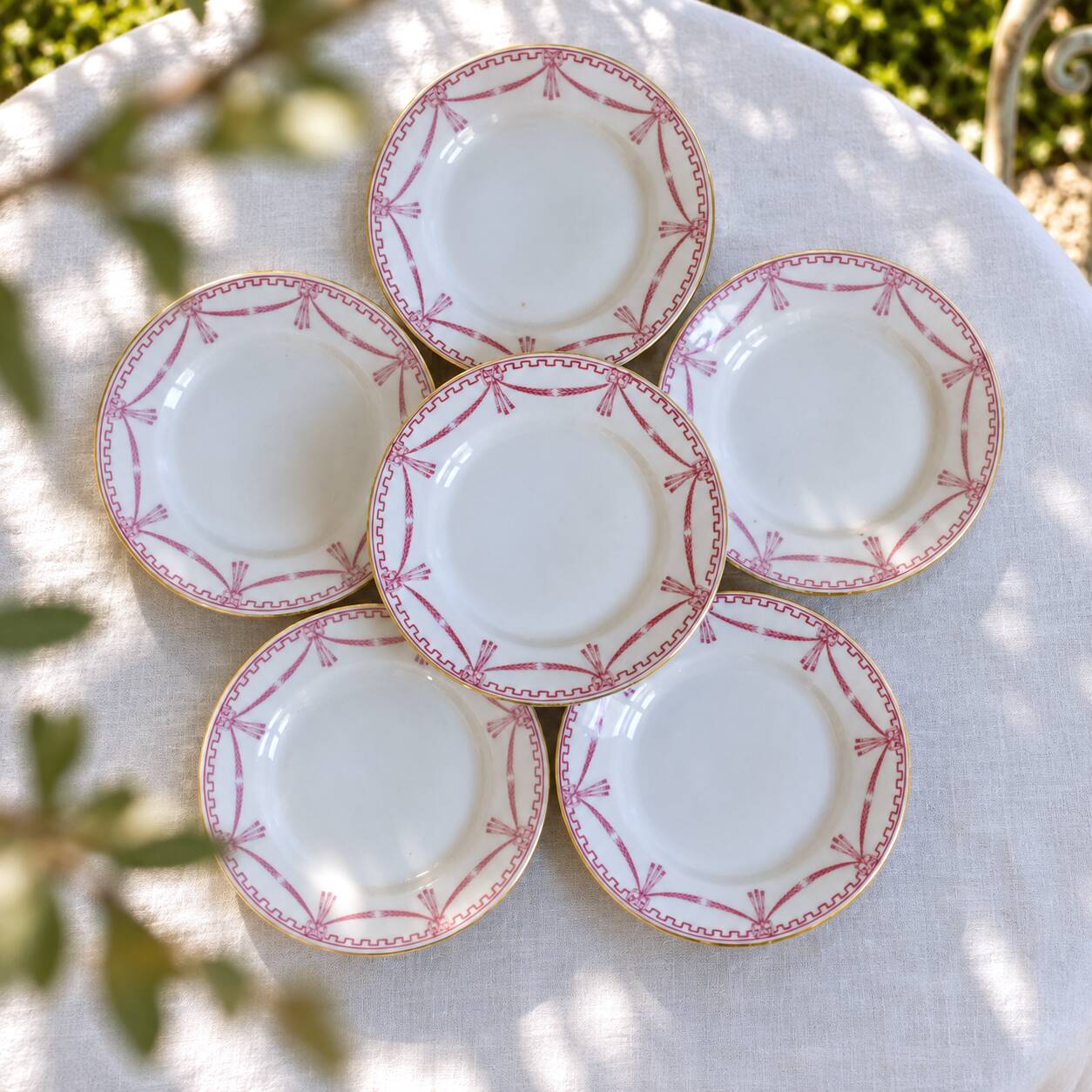 6 assiettes de 1890 signées Carl Tielsch