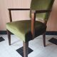 Paire de bridges en velours vert et bois foncé