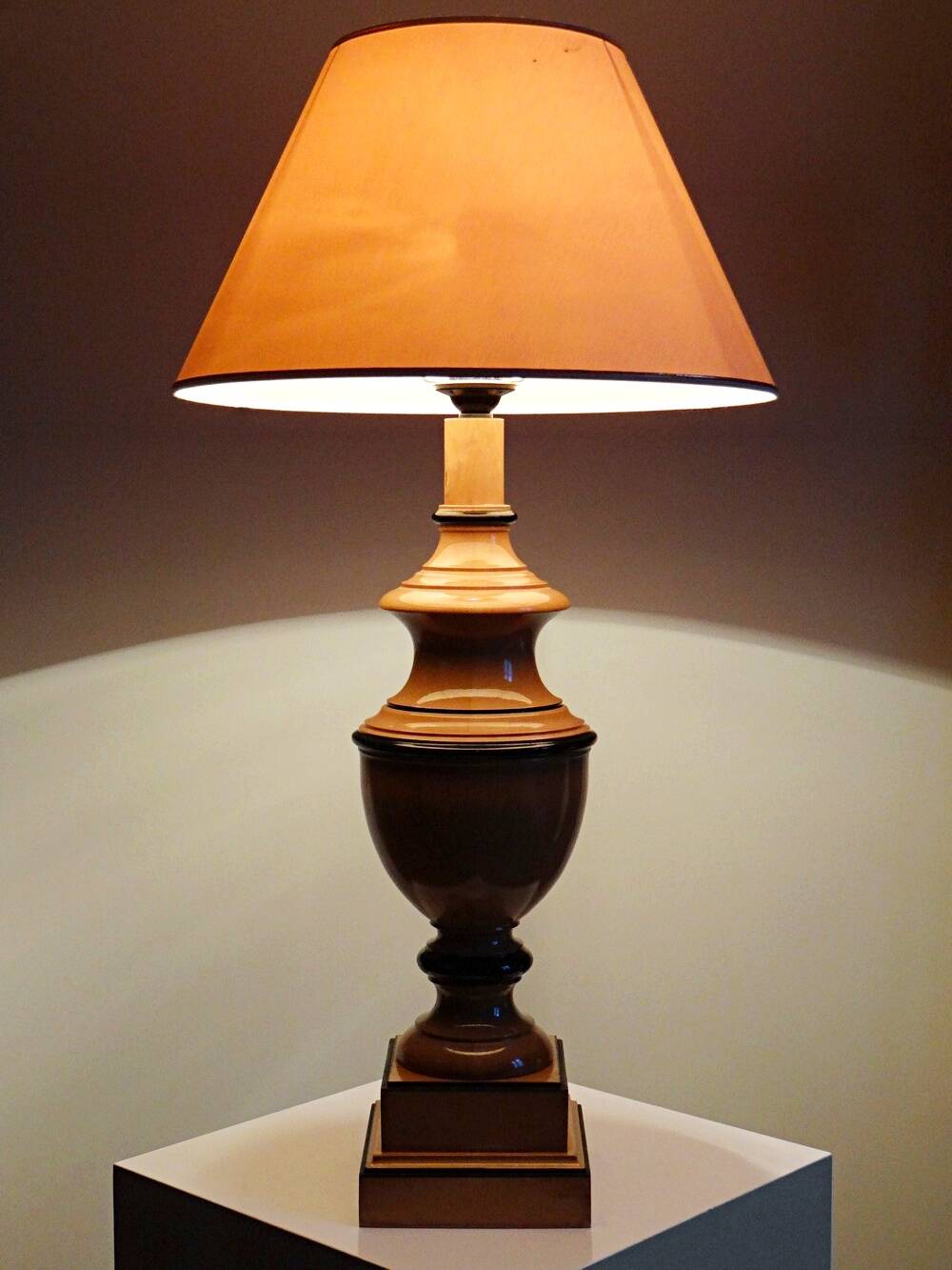 Grand lampe Le Dauphin "Verdennes" bois tourné, vintage années 70
