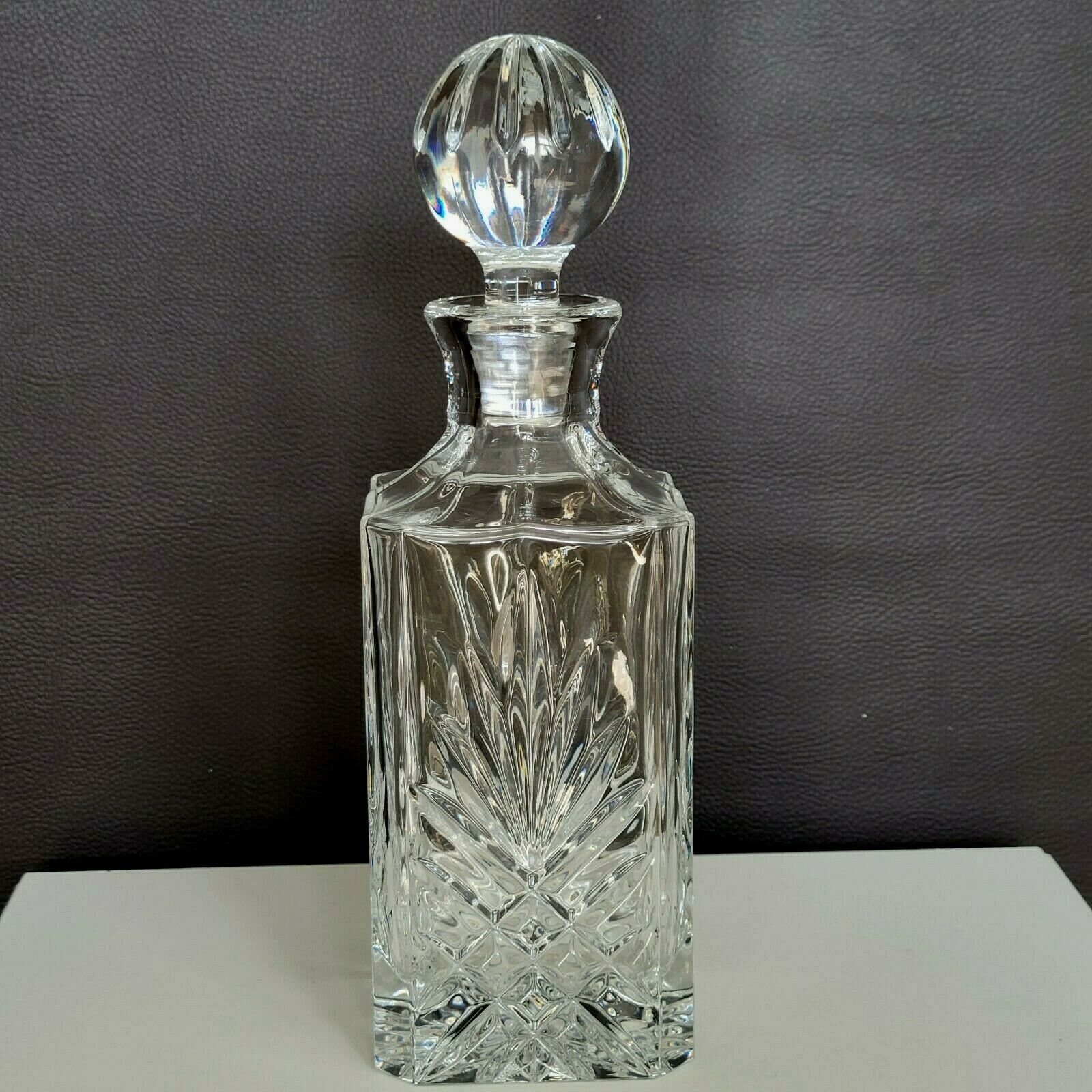 Whisky decanter square bottle in molded crystal