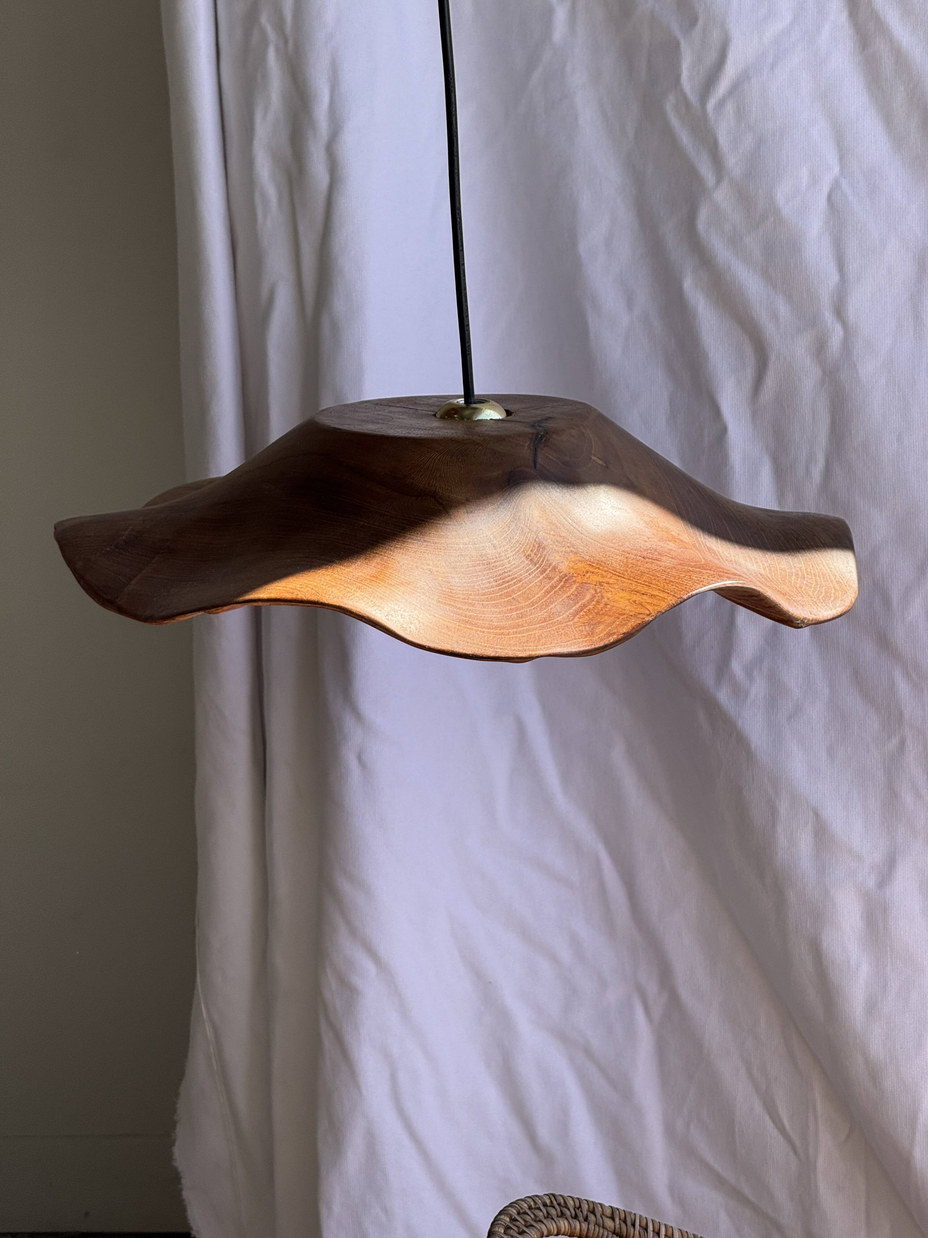 Average suspension flat wavy leaf in teak flower stripes D:40
