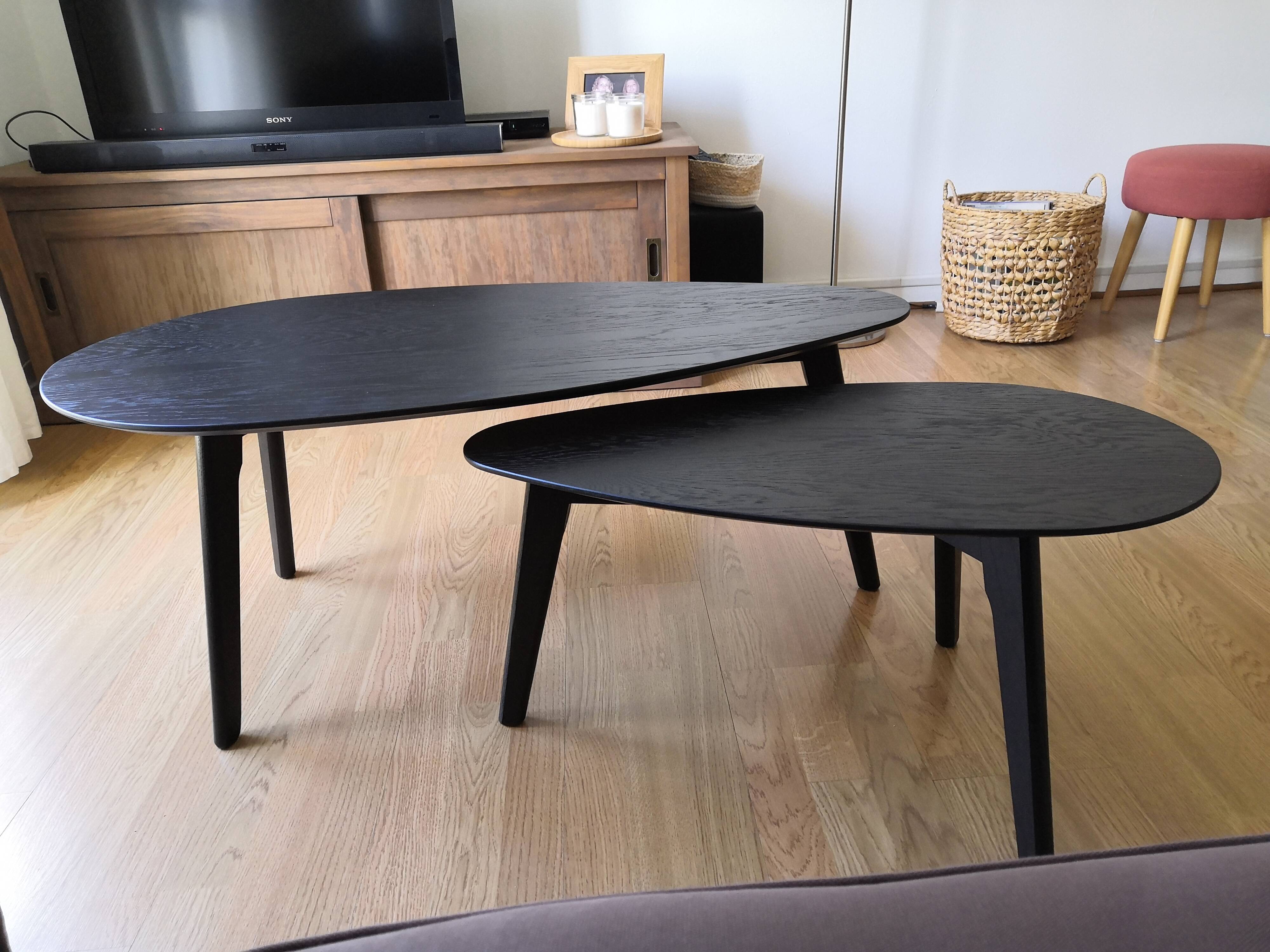 Pebble-shaped coffee tables