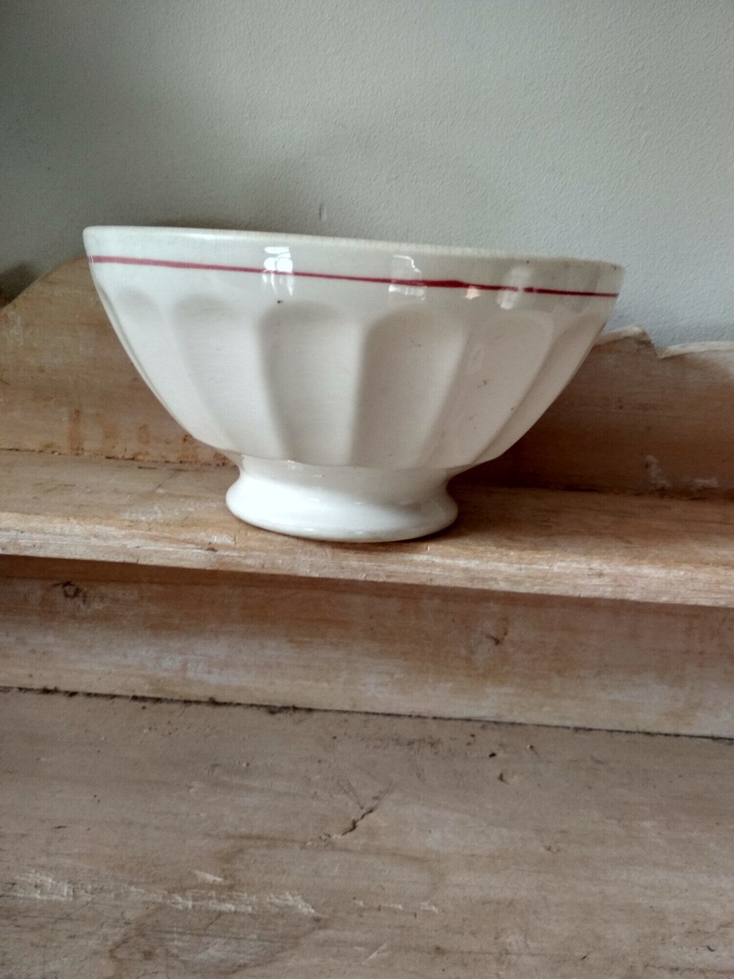 Ceramic bowl with pink flower décor