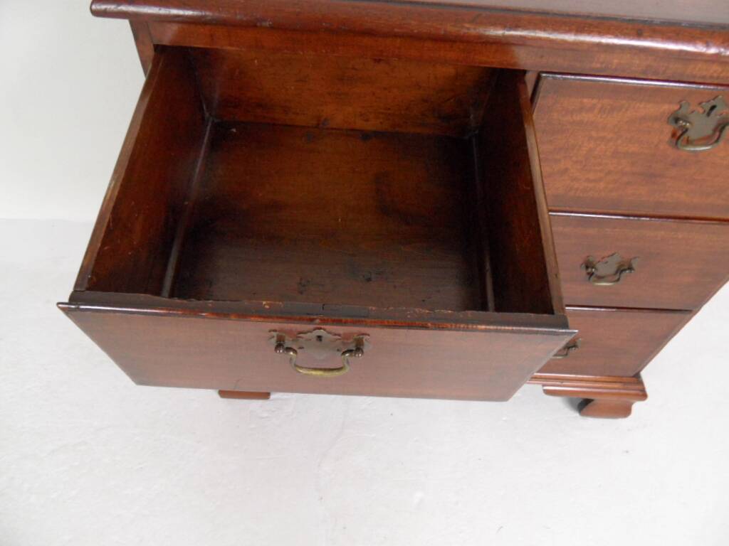 Antique mahogany chest of drawers