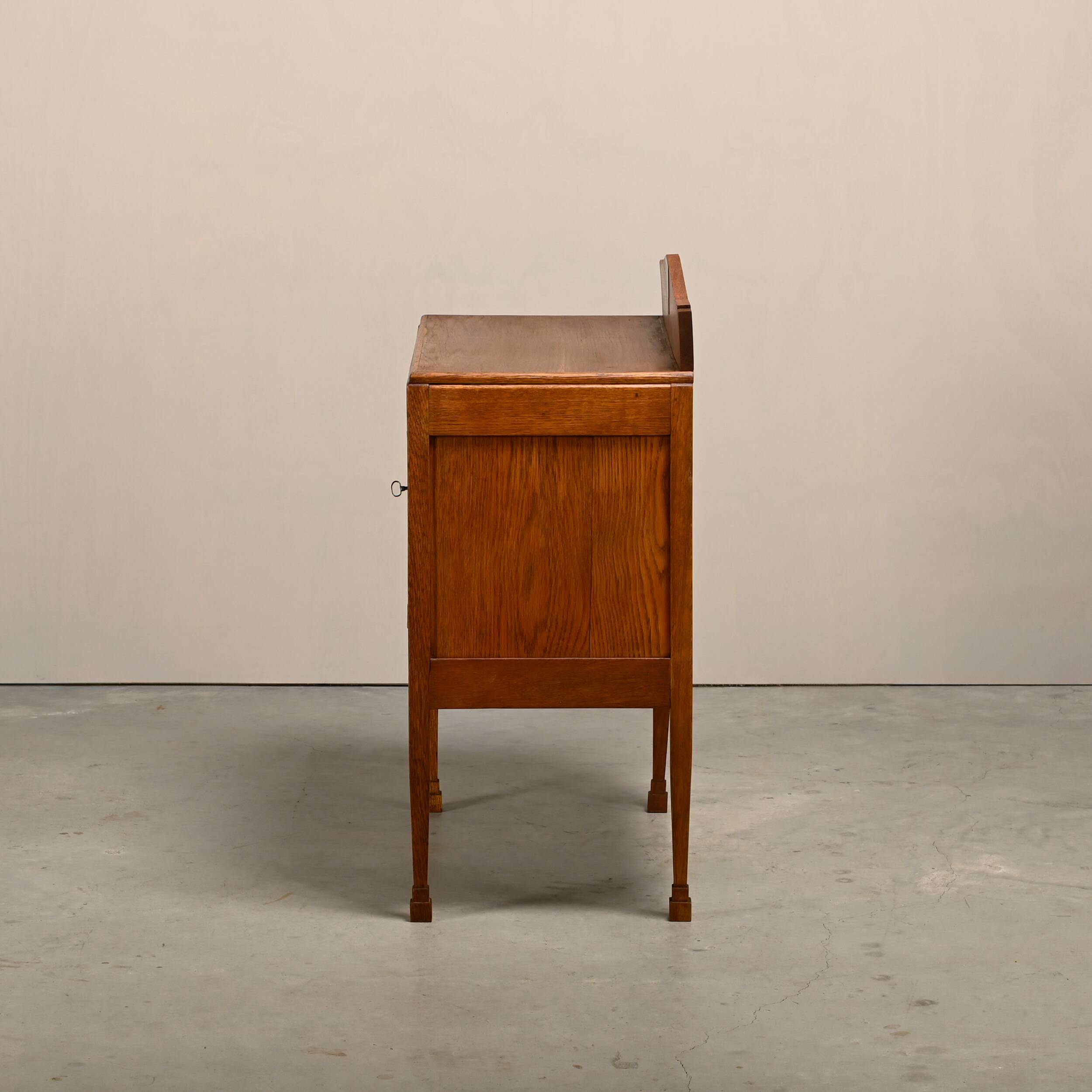 Art Deco Amsterdam School Tea or Display Cabinet in solid oak, Netherlands