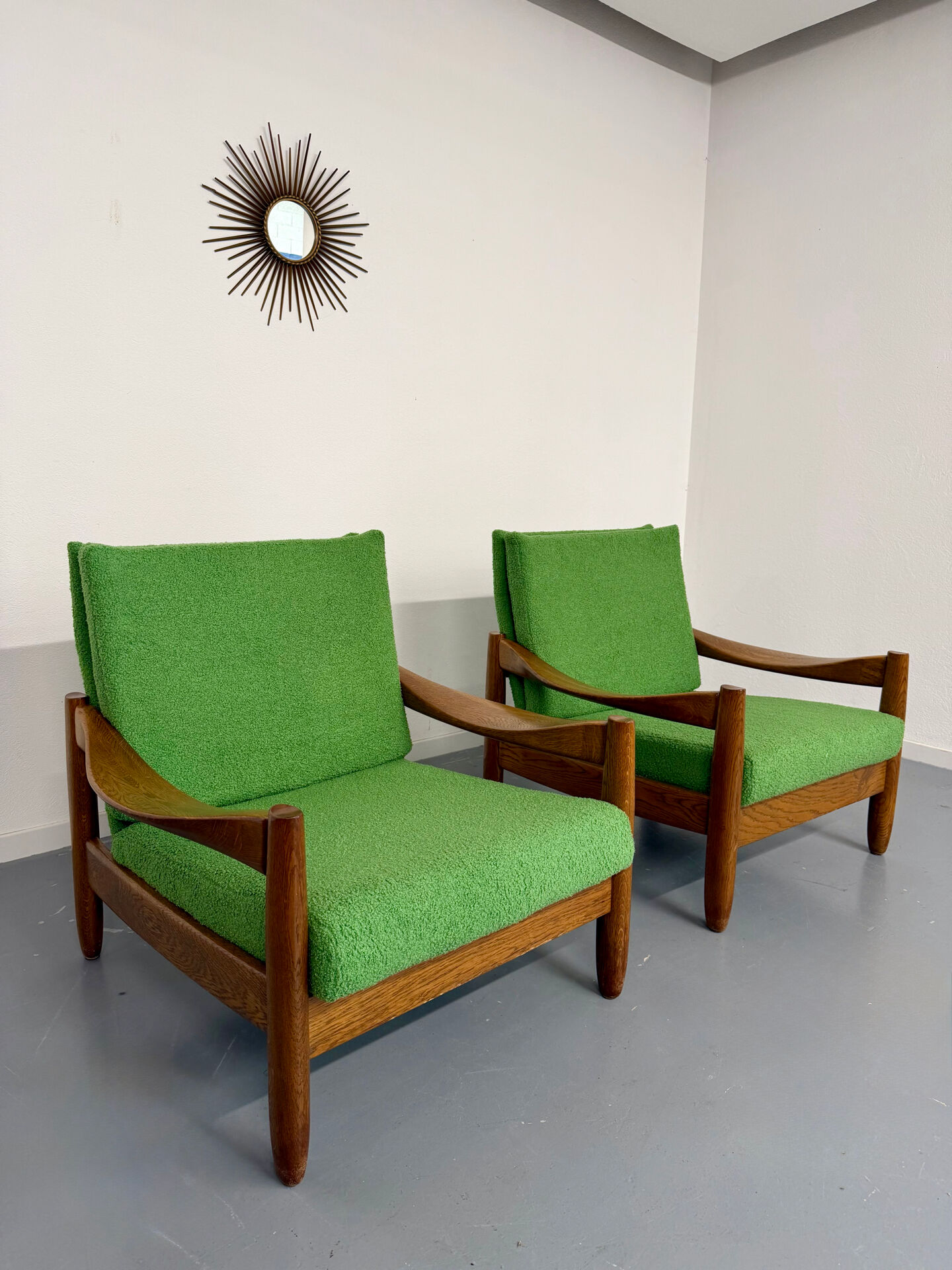 Lot of 2 vintage armchairs in solid oak with boucle fabric, Scandinavian design from the 70s.