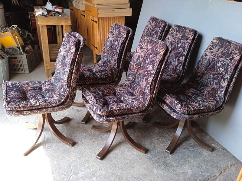 Série de 6 chaises ergonomiques et tournantes scandinave vers 1975