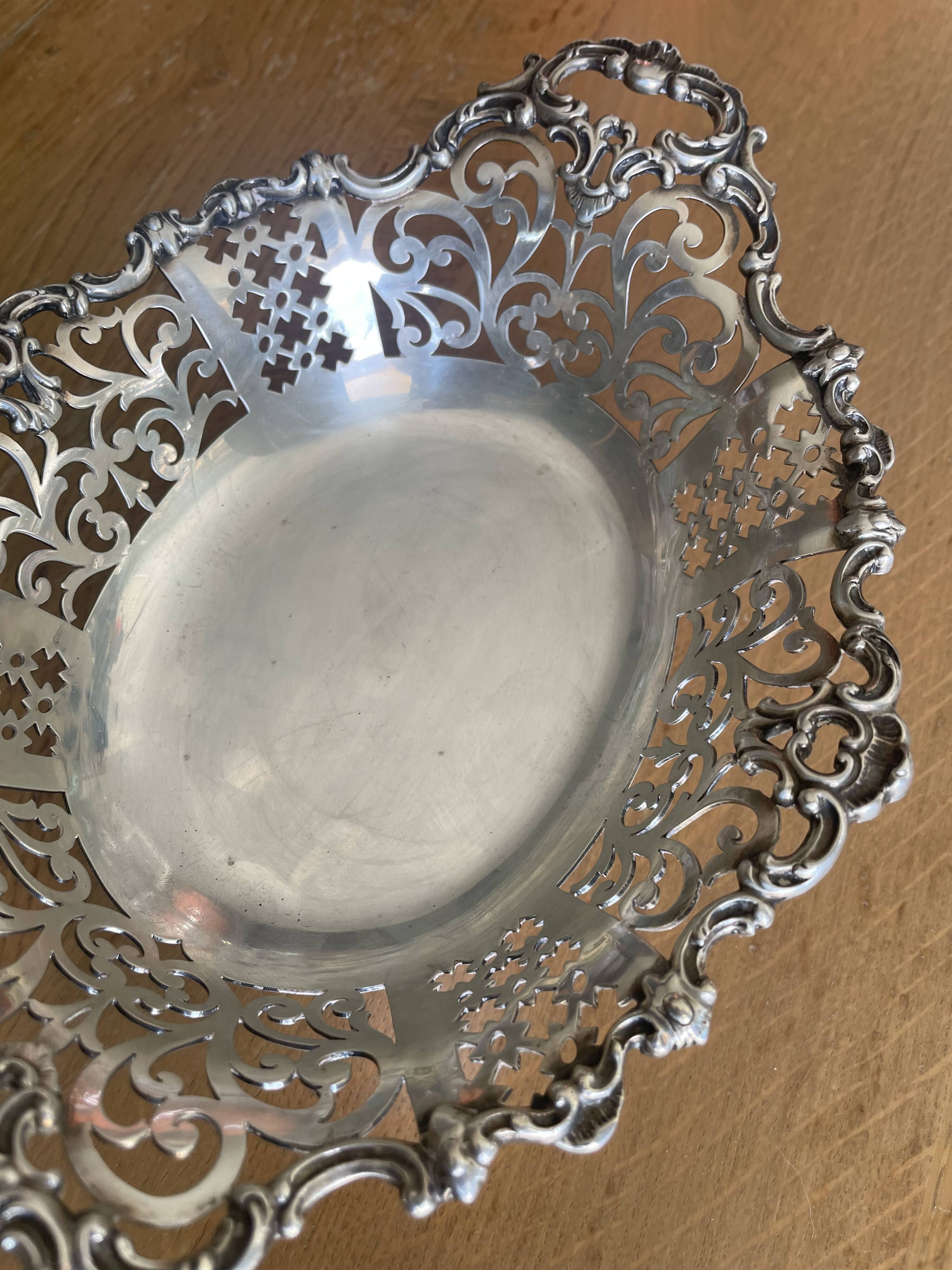 Sterling silver openwork basket – Howard & Co, New York, circa 1890