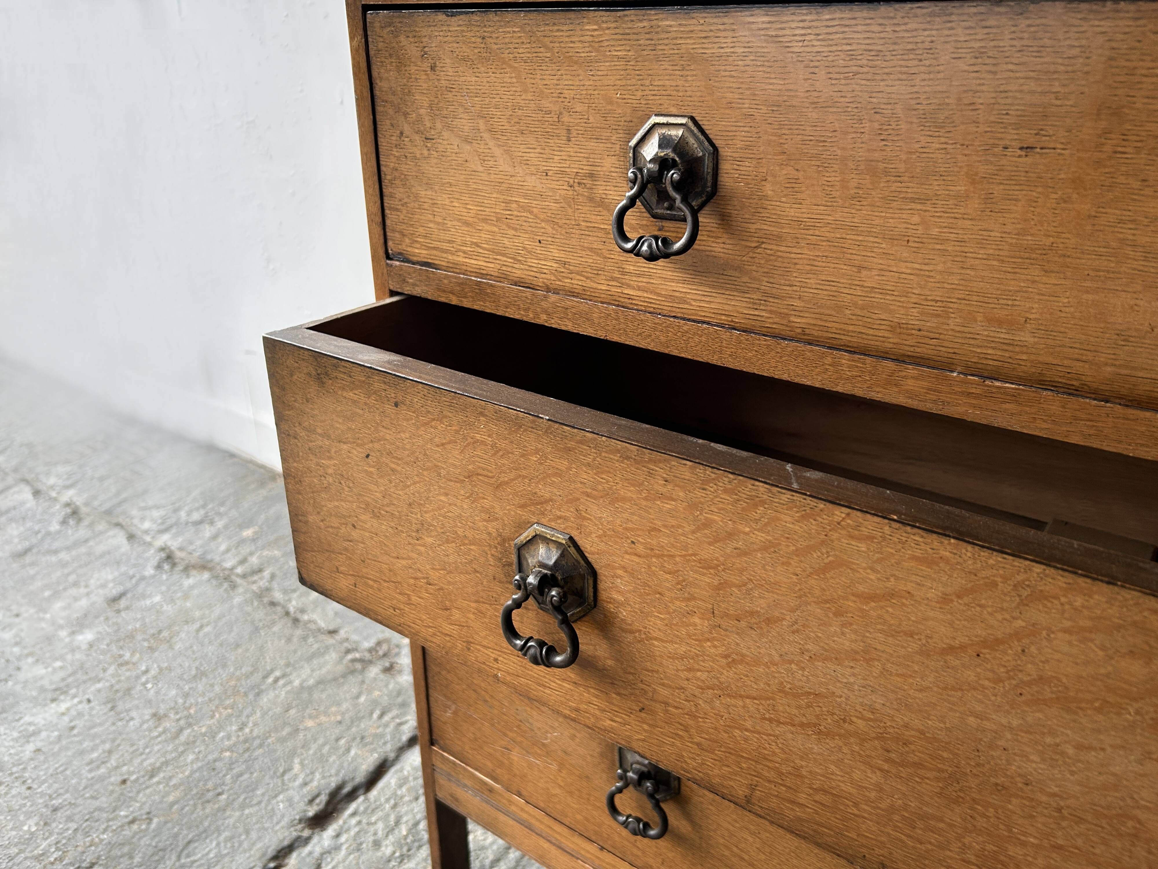 1940s vintage small Georgian style oak chest of drawers