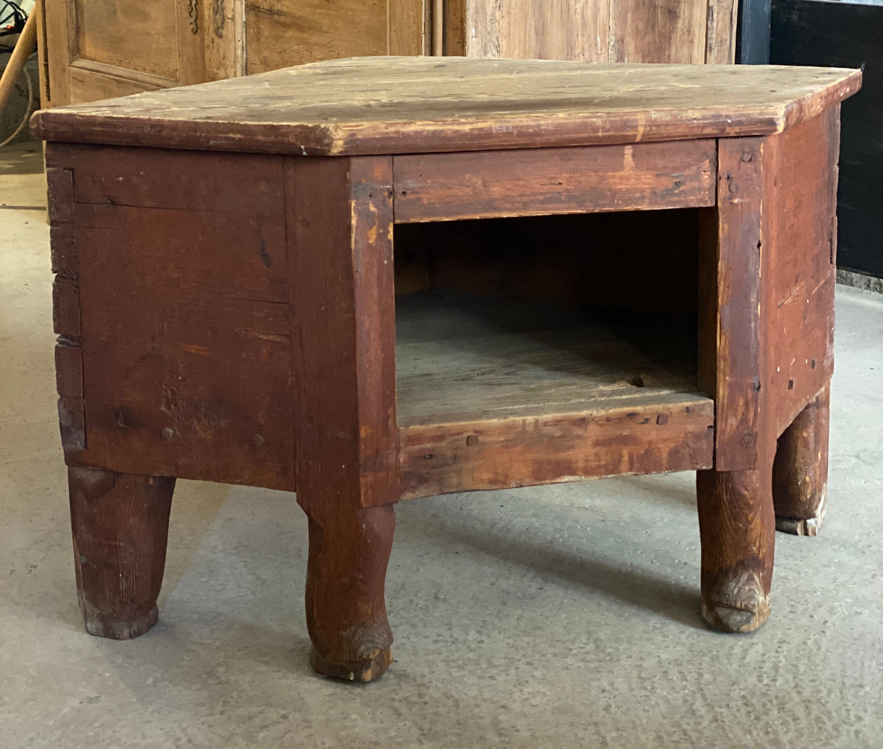 Meuble d'angle bas suédois XVIII siècle