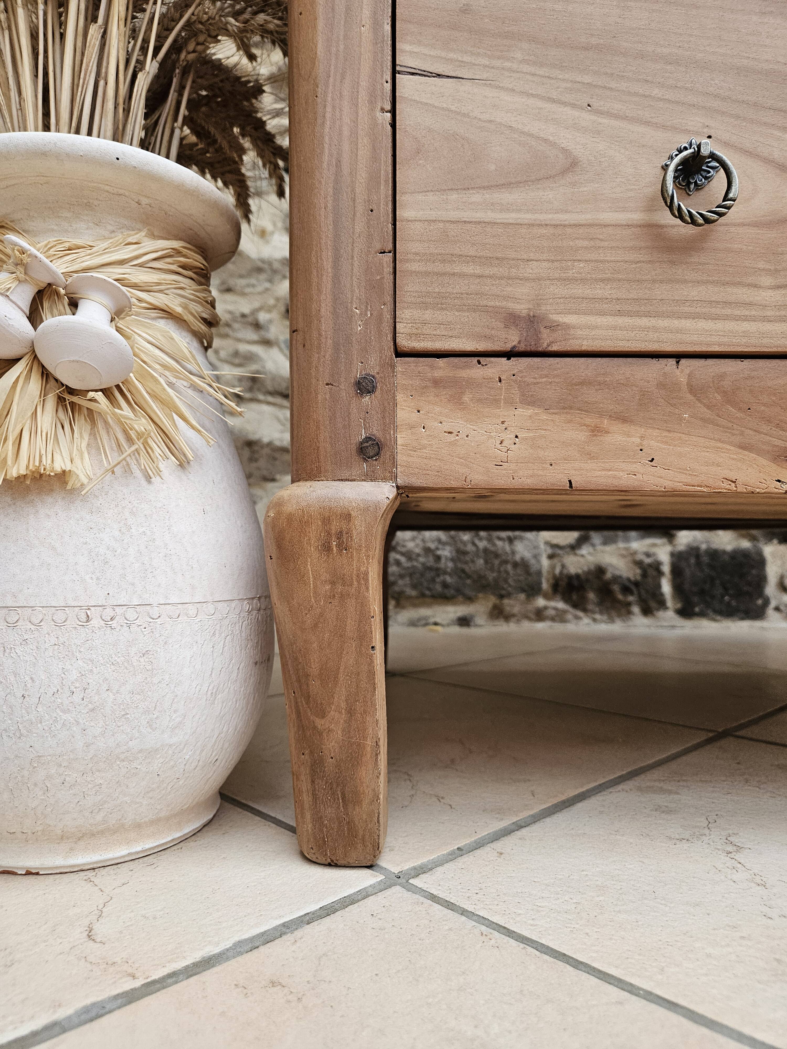Antique chest of drawers
