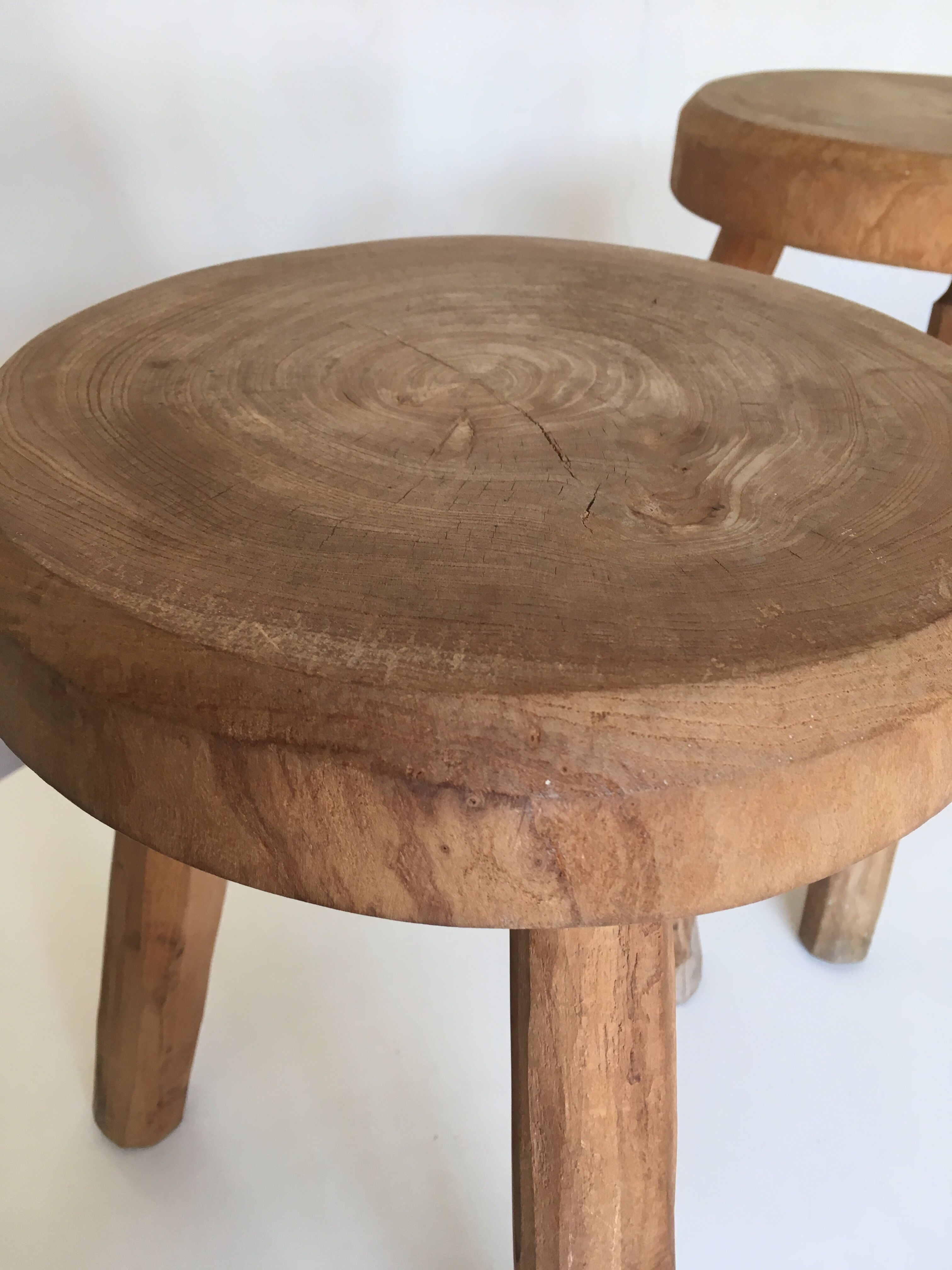 Pair of tripod stools of farm in raw Elm