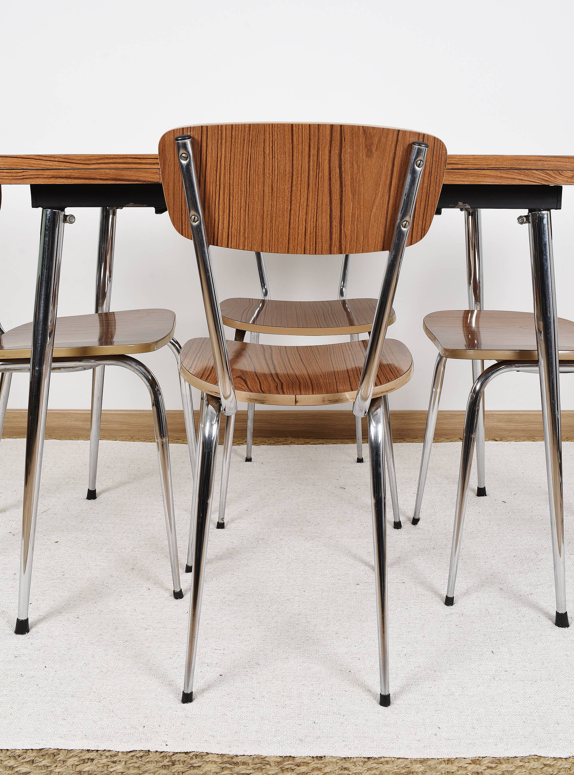 Formica extending table with 4 chairs, set, vintage from the 70s.