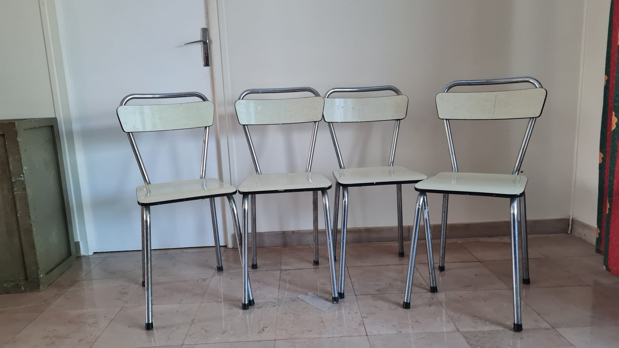 Formica extendable table & chairs