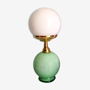 Lampe à poser vintage - socle en opaline verte, globe blanc