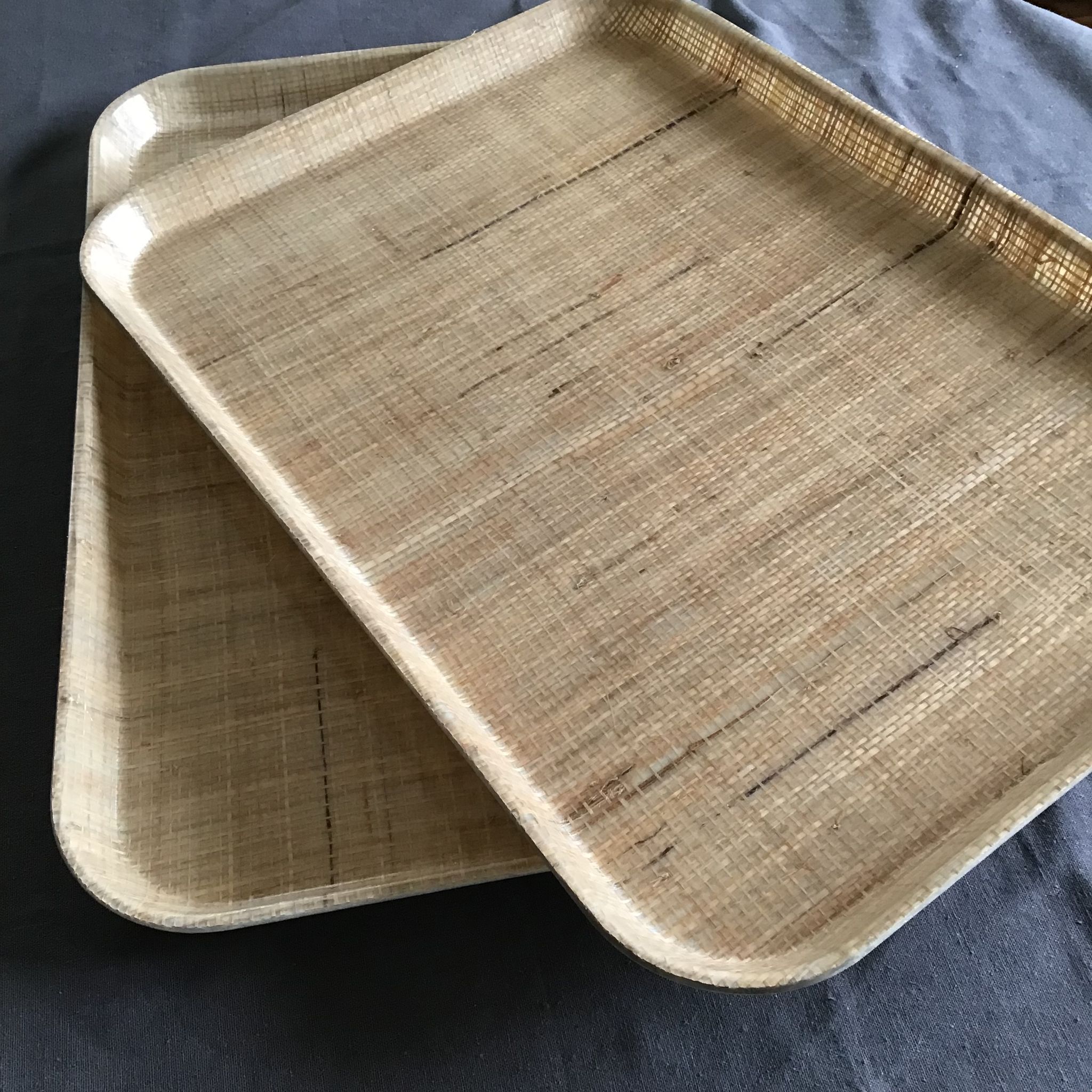 2 fiberglass trays like burlap