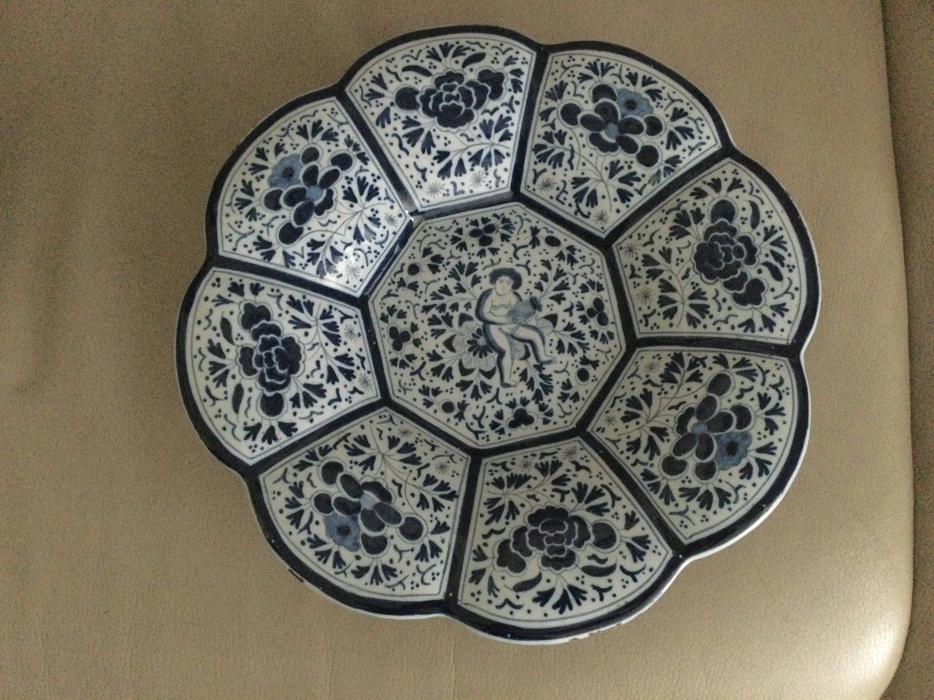 Delft earthenware polylobed dish.