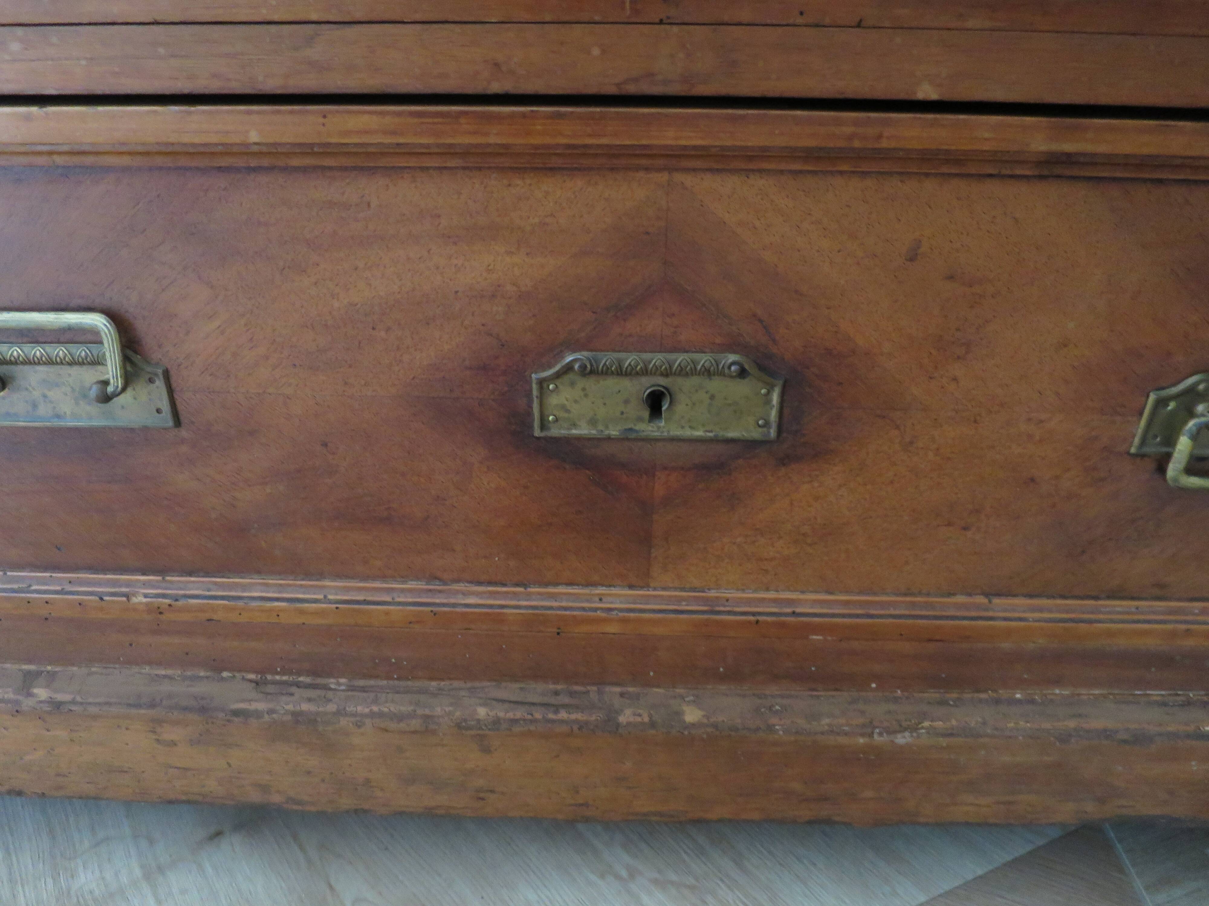 Louis Philippe style chest of drawers with 4 drawers in solid walnut and marble, 1900-1950.