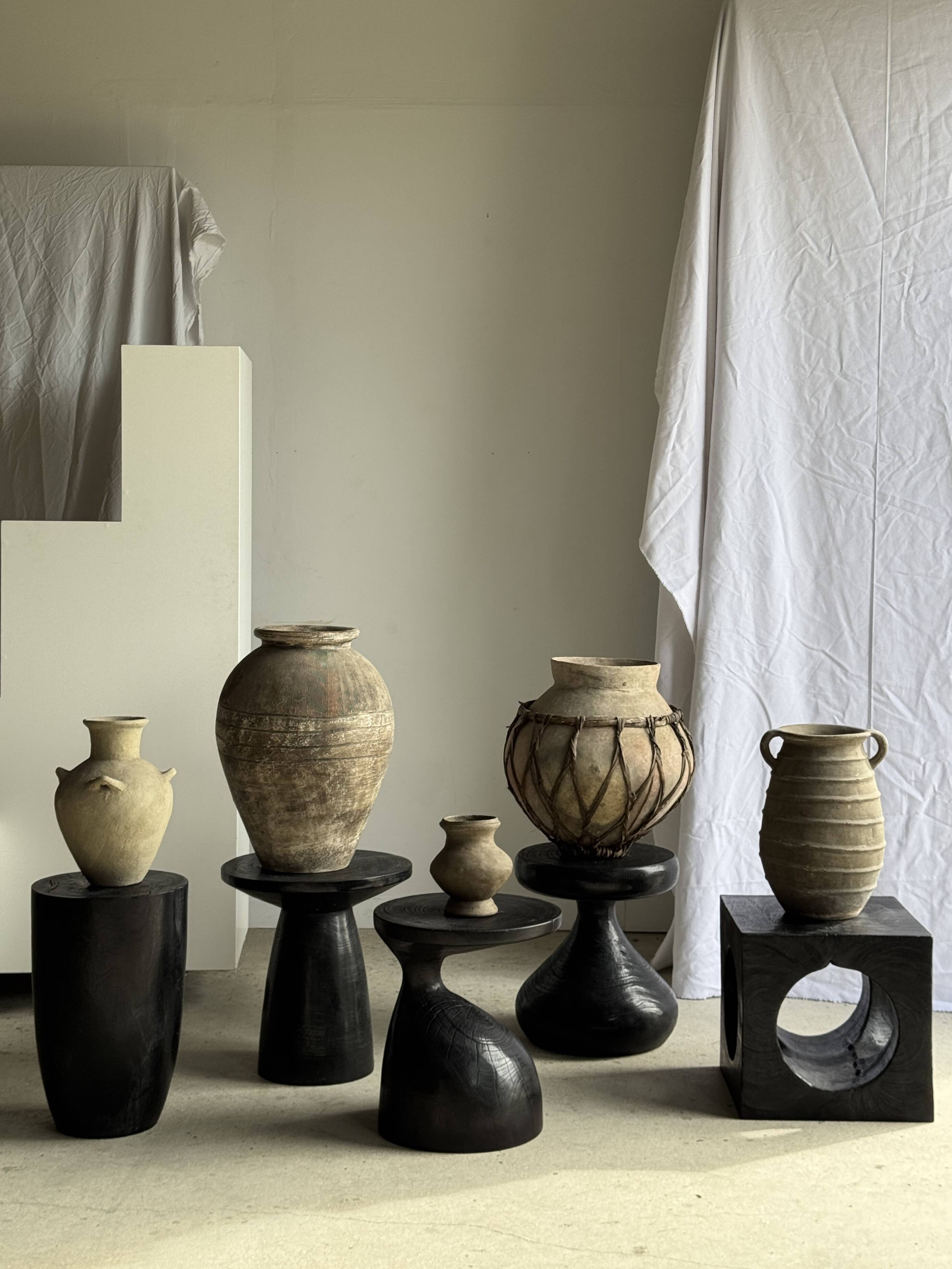 Pot antique gris indonésien motifs de cernes et stries