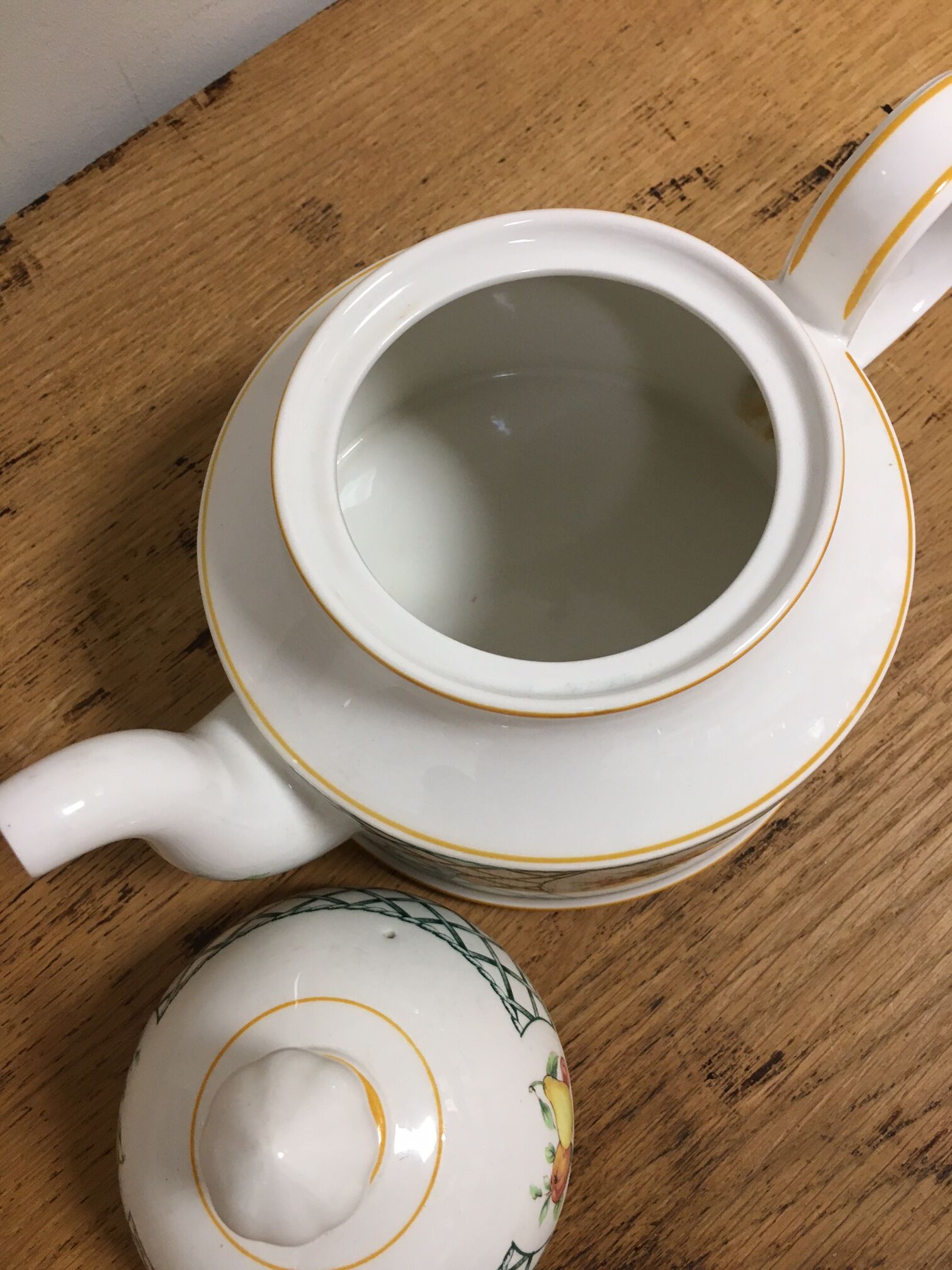 Villeroy teapot and Boch basket model