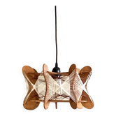 Suspension en bois et fil tendu