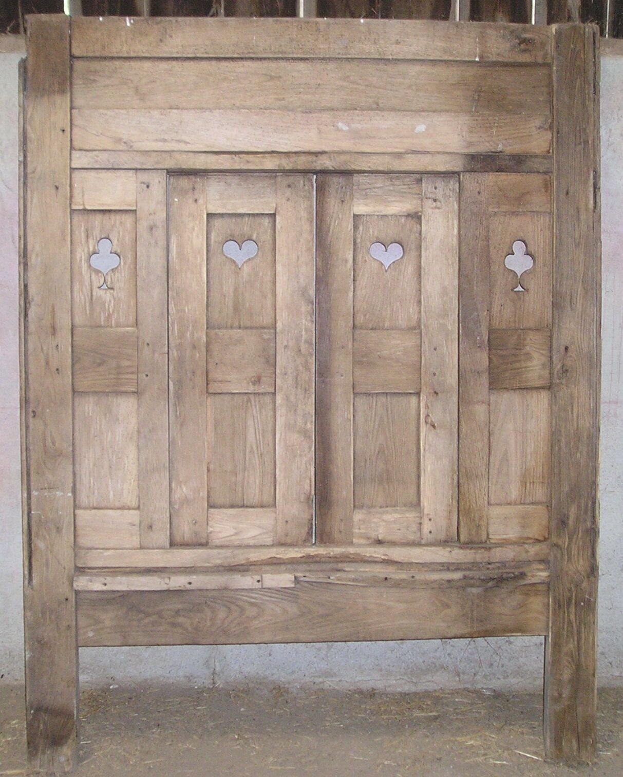 19th century enclosed bed façade