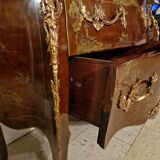 Curved chest of drawers Japanese décor Louis xv style