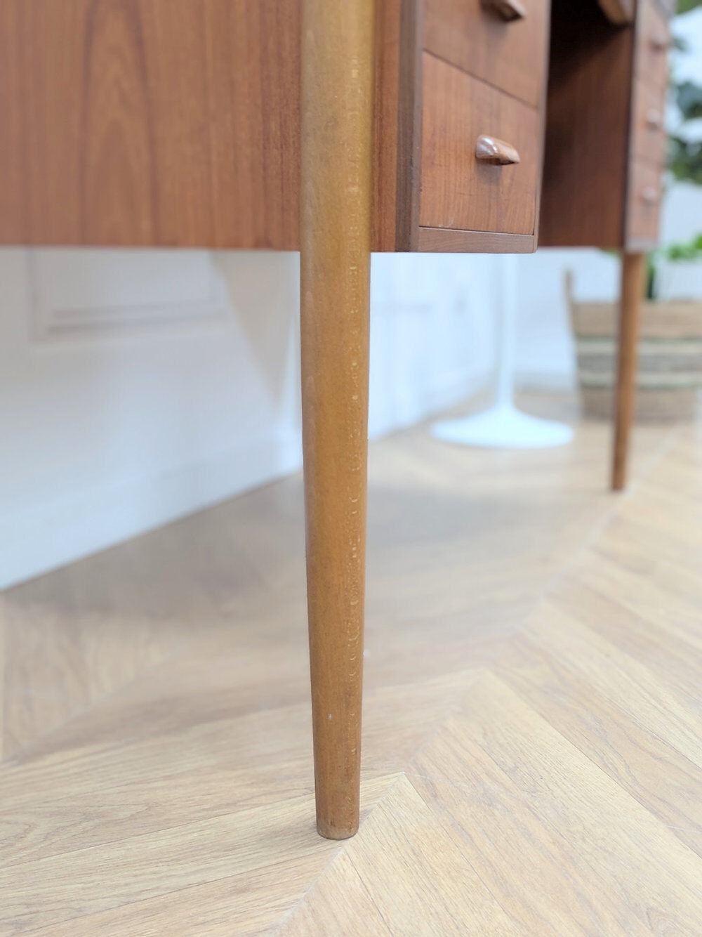 Scandinavian desk