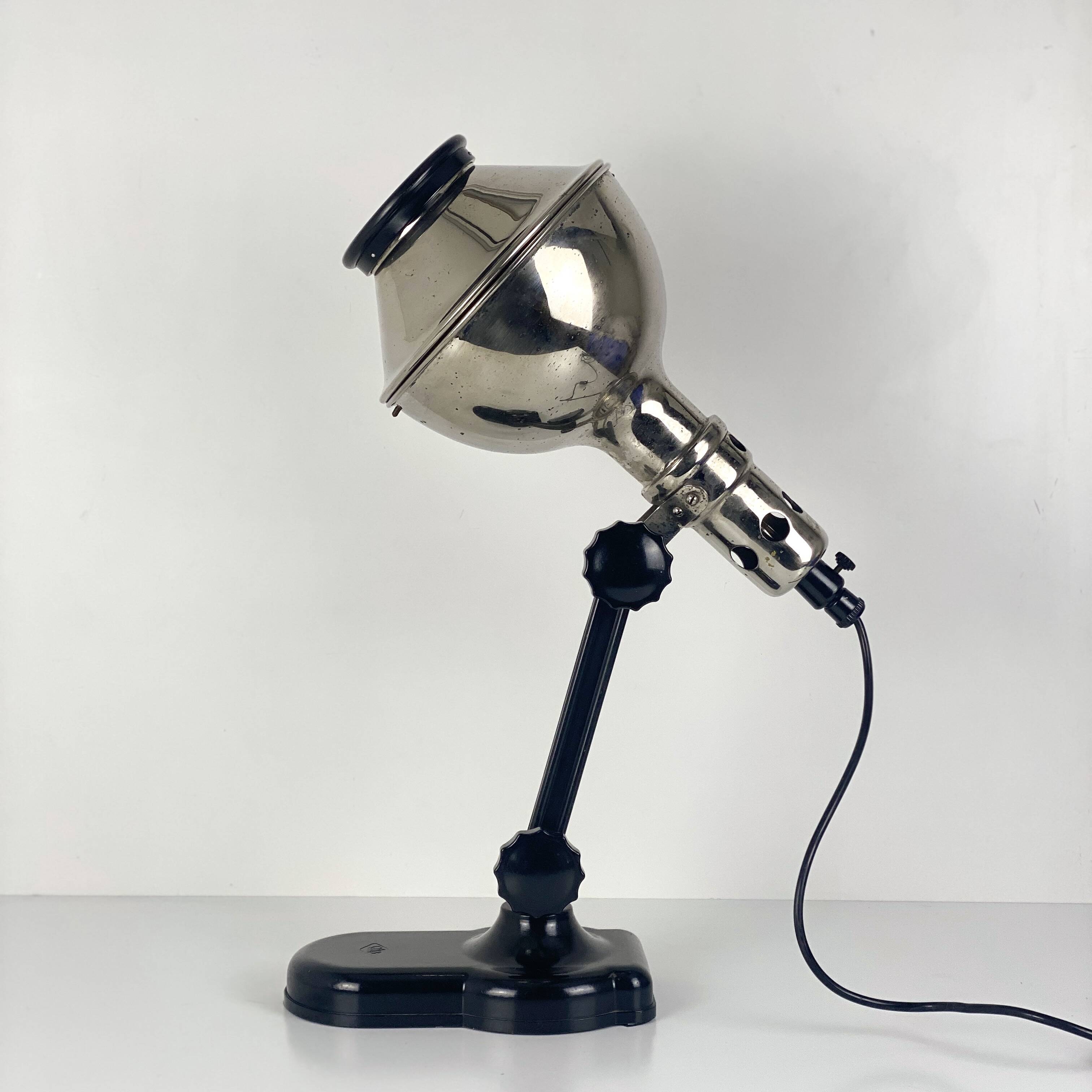 Lampe directionnelle Streamline en chrome et bakélite — vers 1940