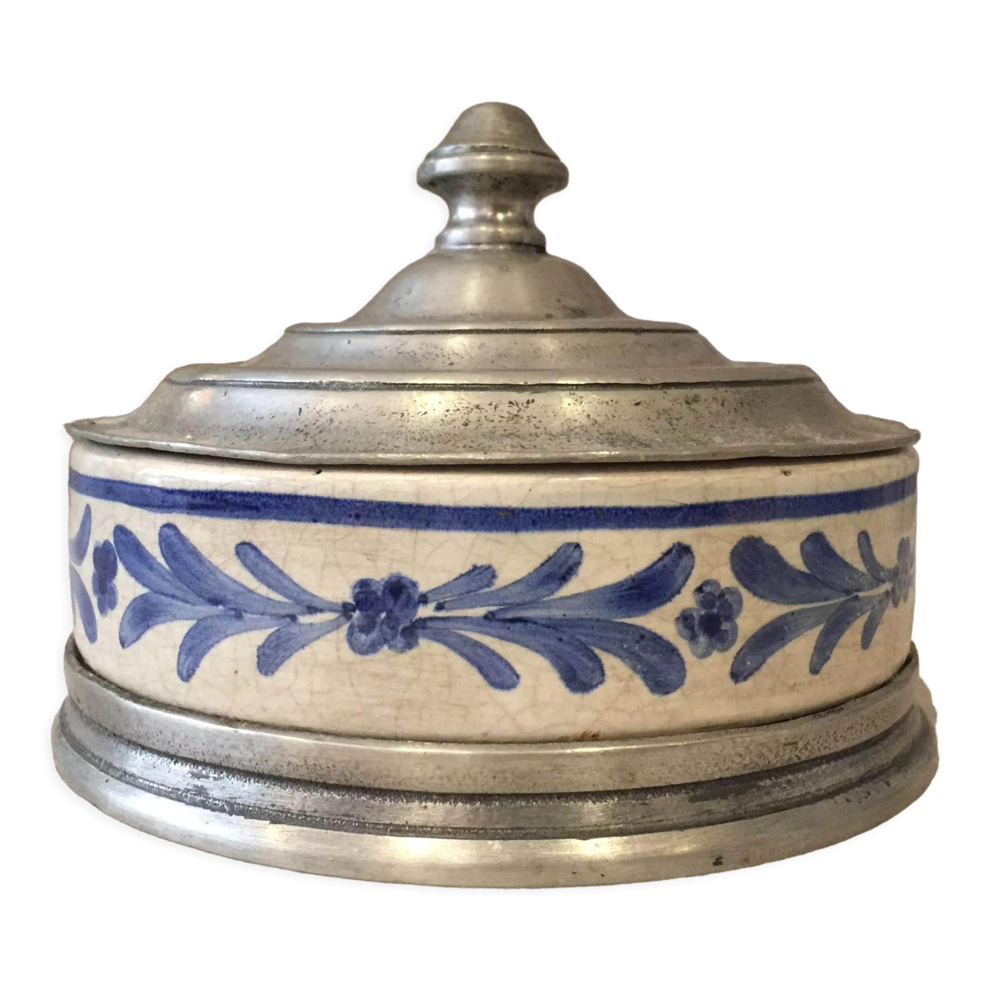 Tinter candy and very decorative porcelain