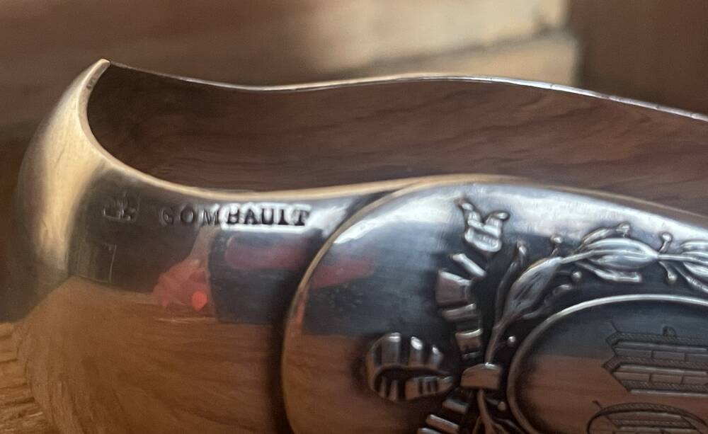 Silver metal sugar tongs from the Gombault house for tea time.