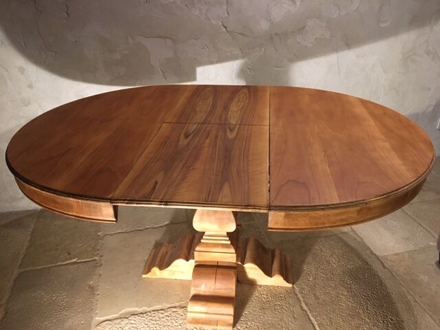 Round table with solid wood central leg entirely restored