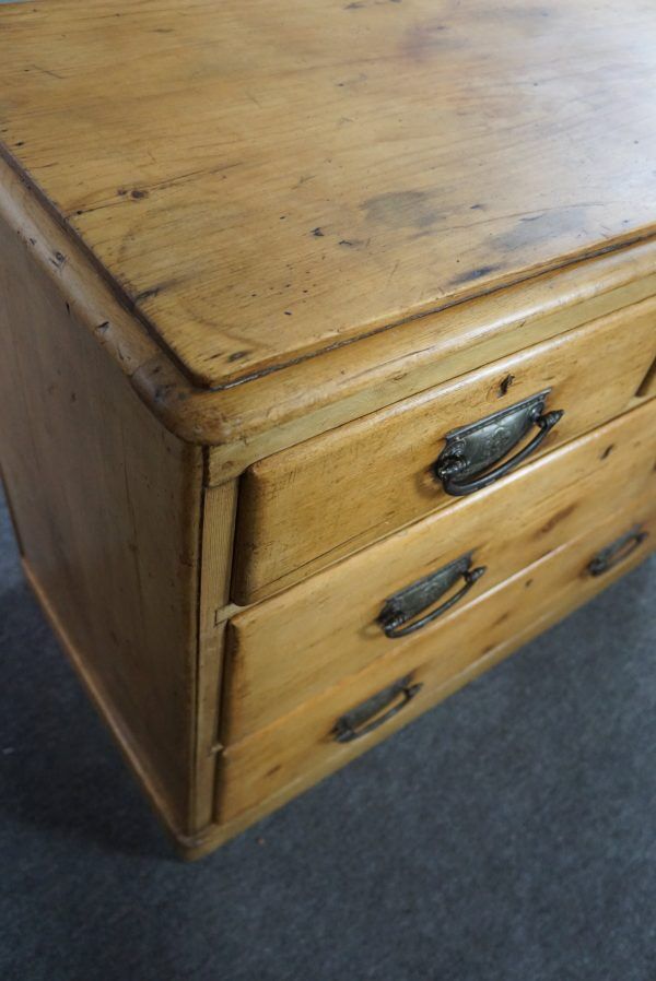 Commode anglaise ancienne en pin