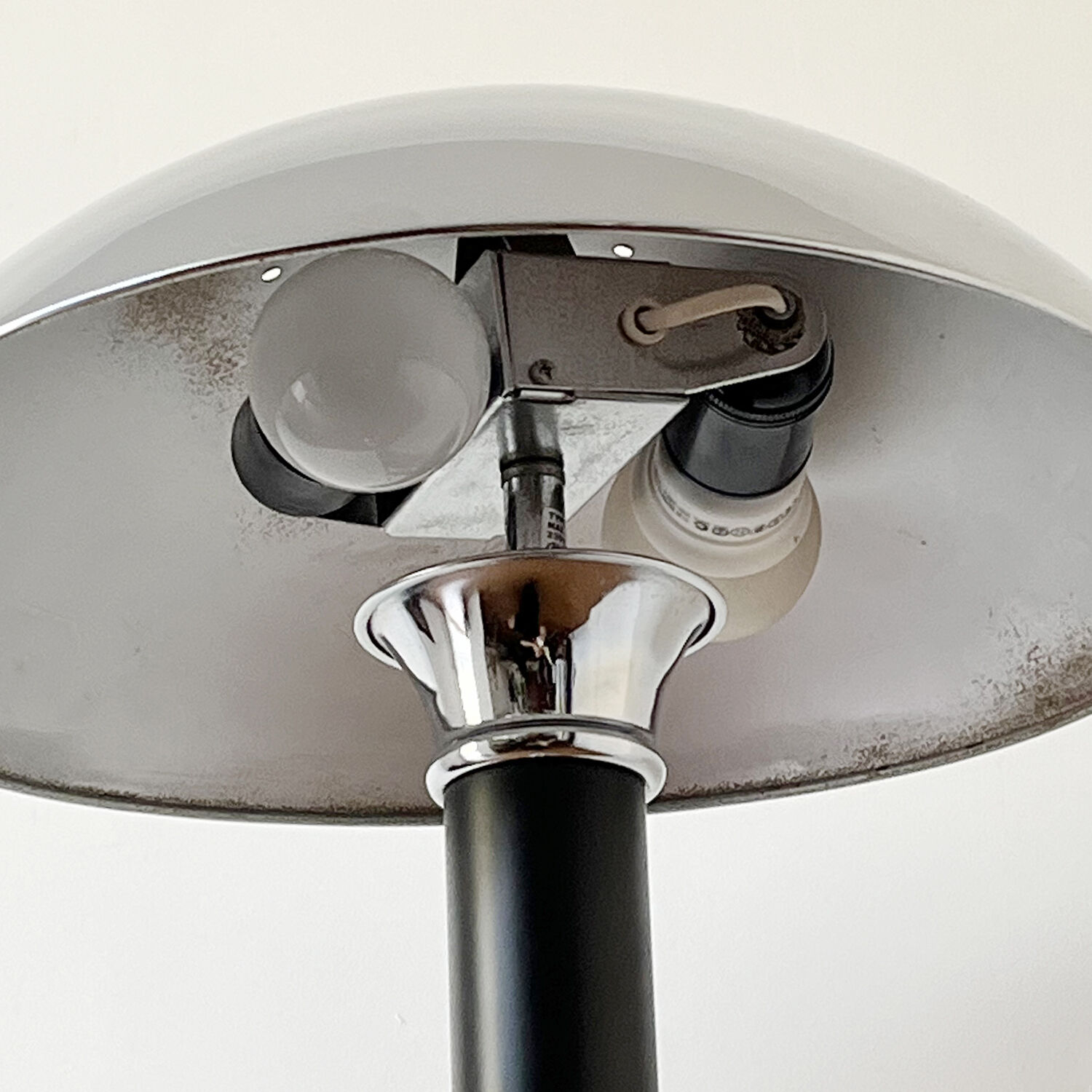 Mushroom liner floor lamp