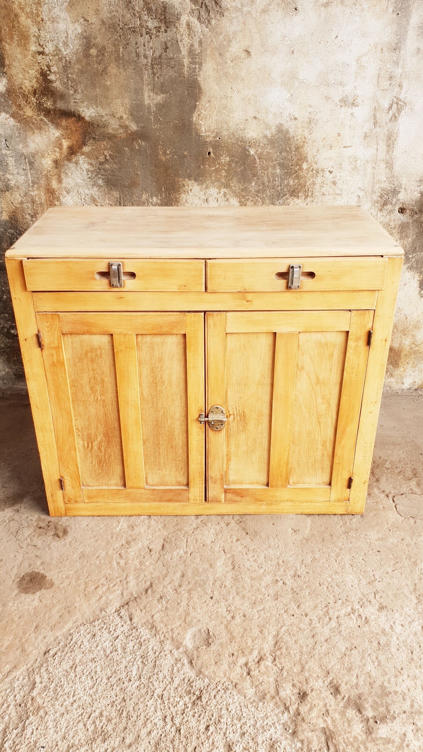 Buffet parisien vintage