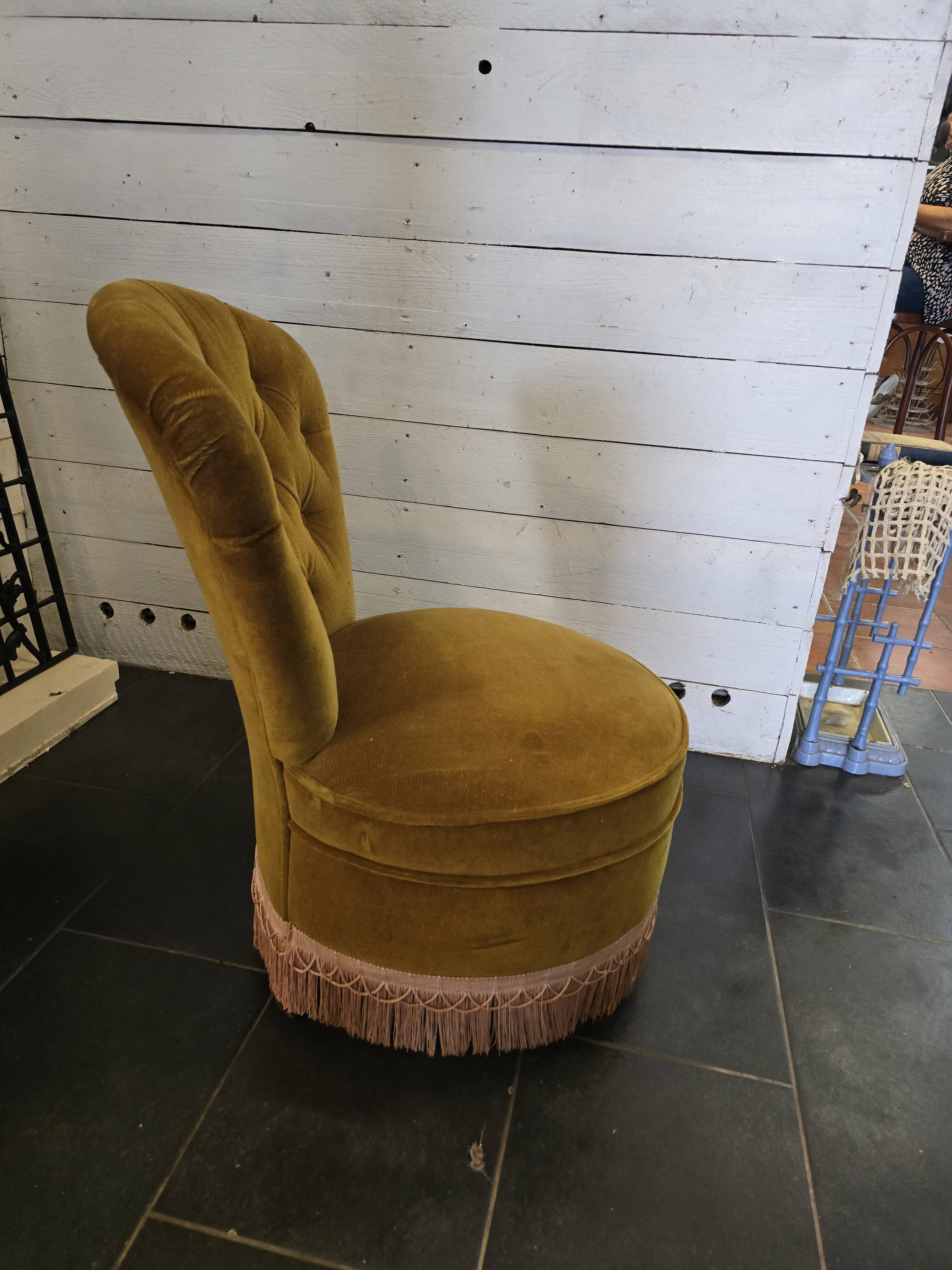 Toad chair